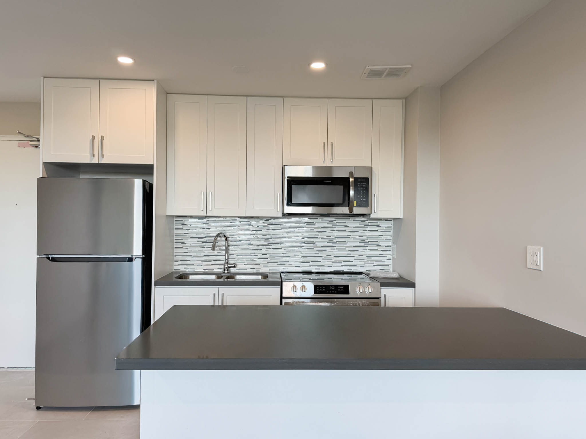 Photo 2 of 2700 - 2702 Lawrence Avenue, East - 2 Bedroom - 750 sq ft - $2499 rental property