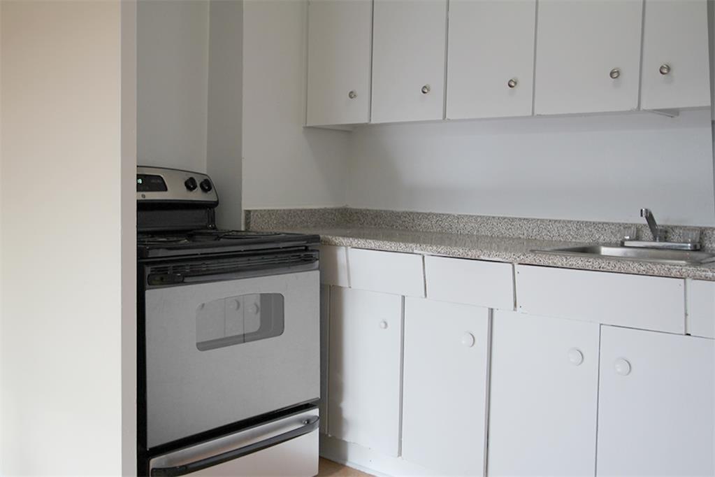 Photo 3 of 2700 - 2702 Lawrence Avenue, East - 2 Bedroom - 750 sq ft - $2249 rental property