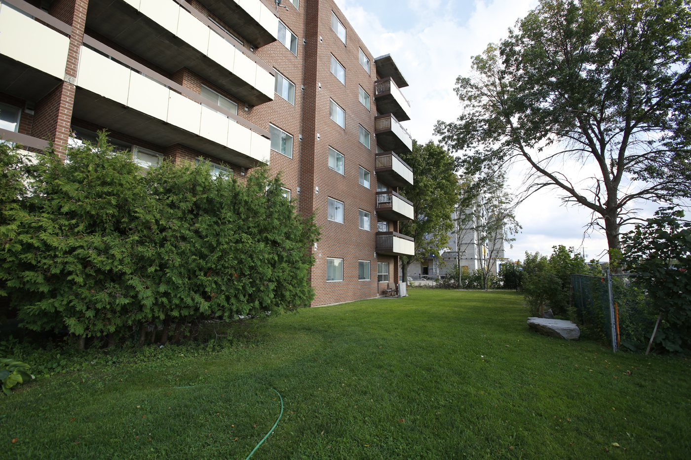 Photo 3 of 120 Elm Street - 2 Bedroom - 892 sq ft - $1999 rental property