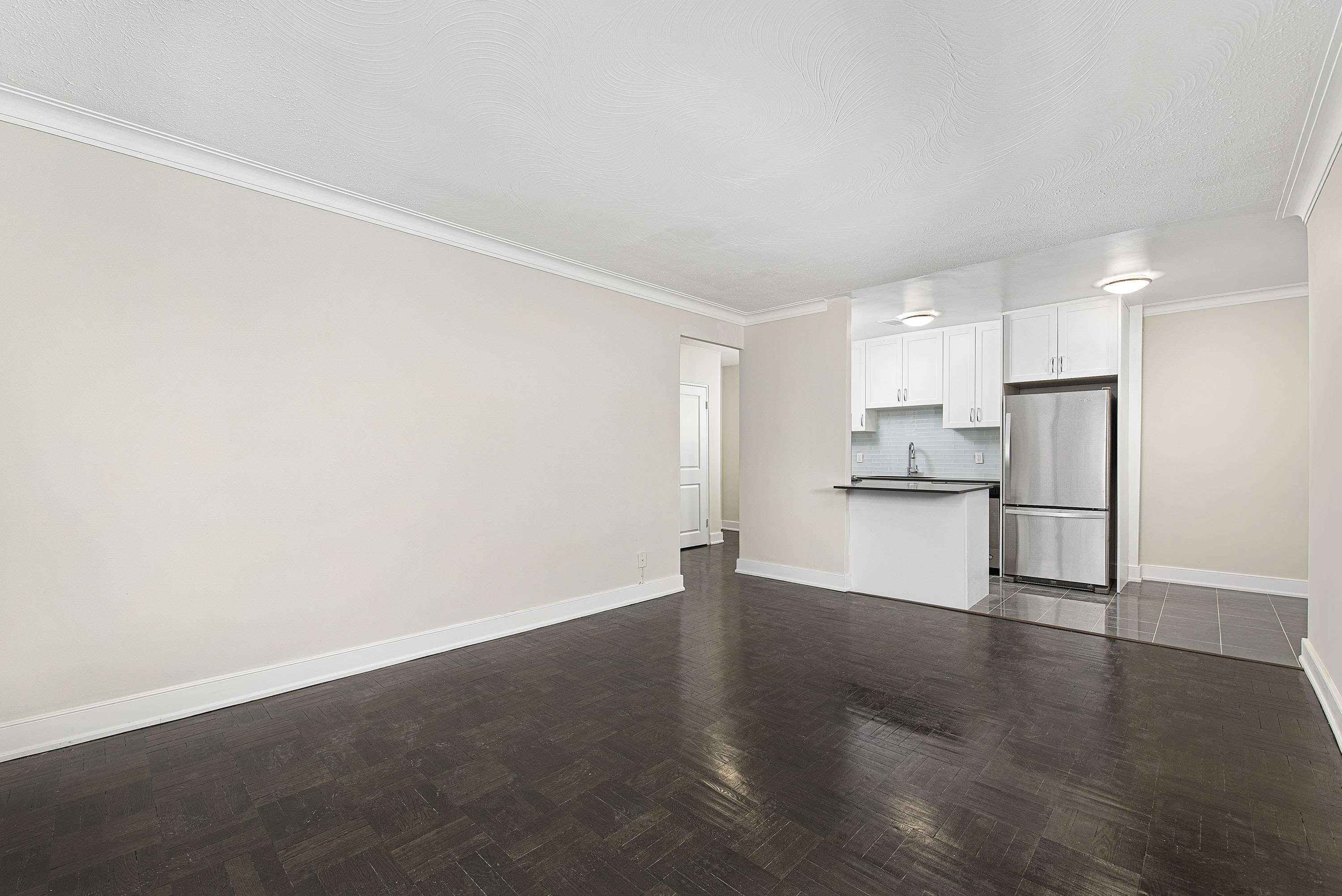 Photo 3 of 150 Dowling Avenue - 2 Bedroom - 901 sq ft - $2399 rental property
