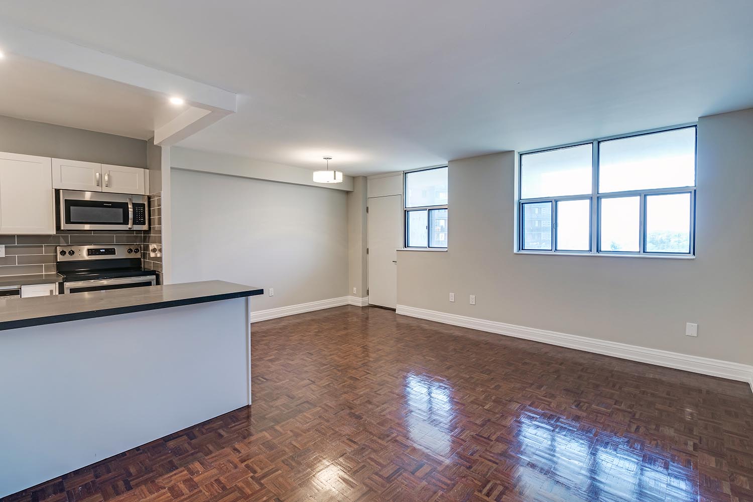 Photo 3 of 10 Macey Avenue - 2 Bedroom - 919 sq ft - $1999 rental property