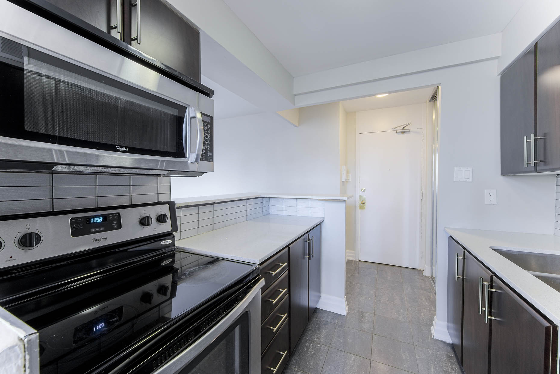 Photo 2 of 15 Dundonald Street - 2 Bedroom - 740 sq ft - $2449 rental property