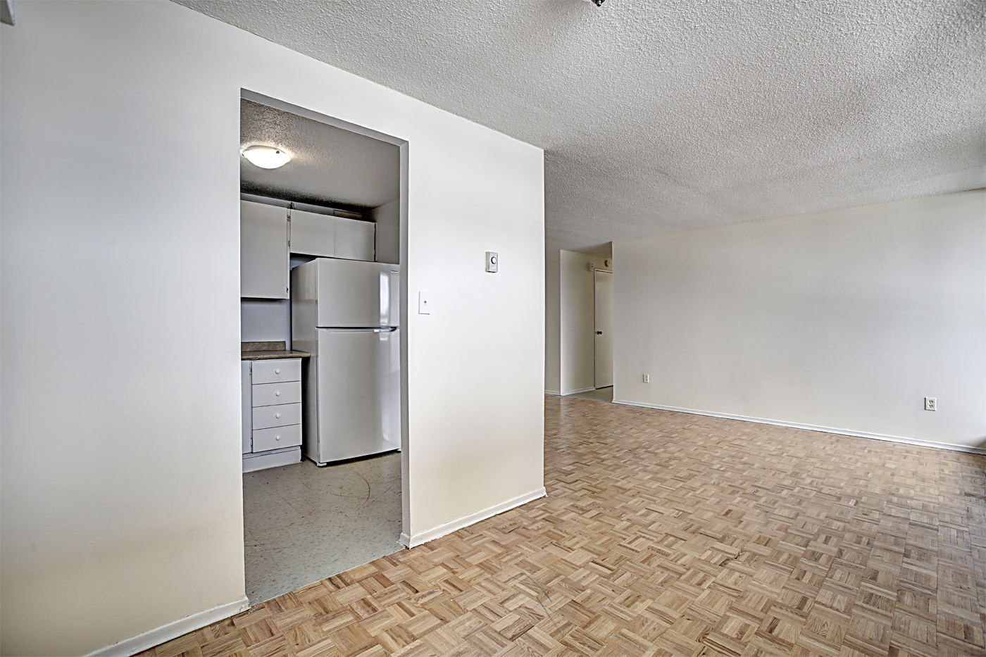 Photo 3 of 666 King Street, East - 2 Bedroom - 796 sq ft - $1699 rental property