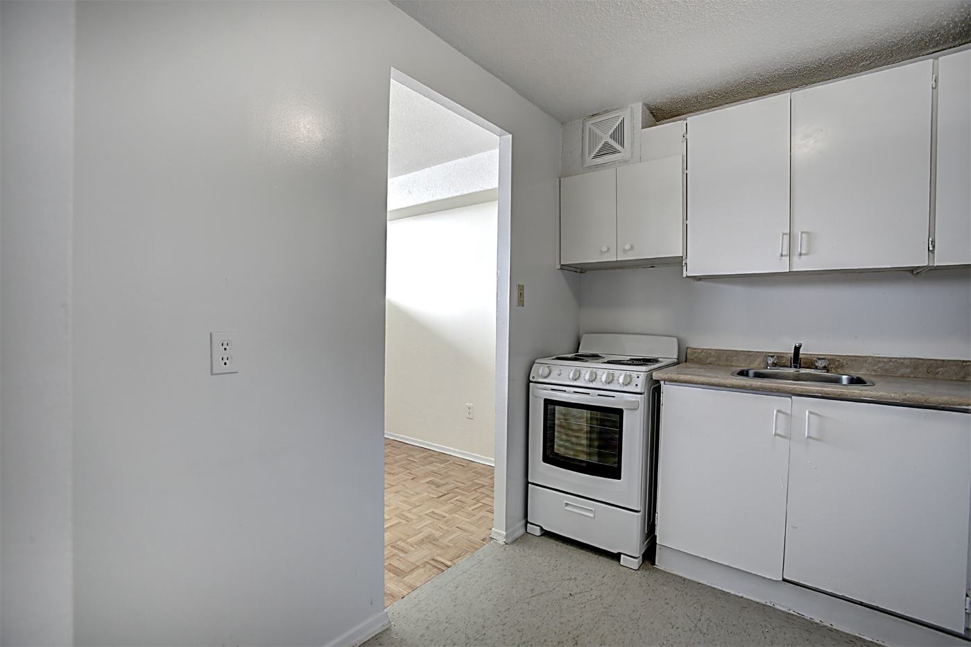 Photo 2 of 666 King Street, East - 2 Bedroom - 796 sq ft - $1699 rental property