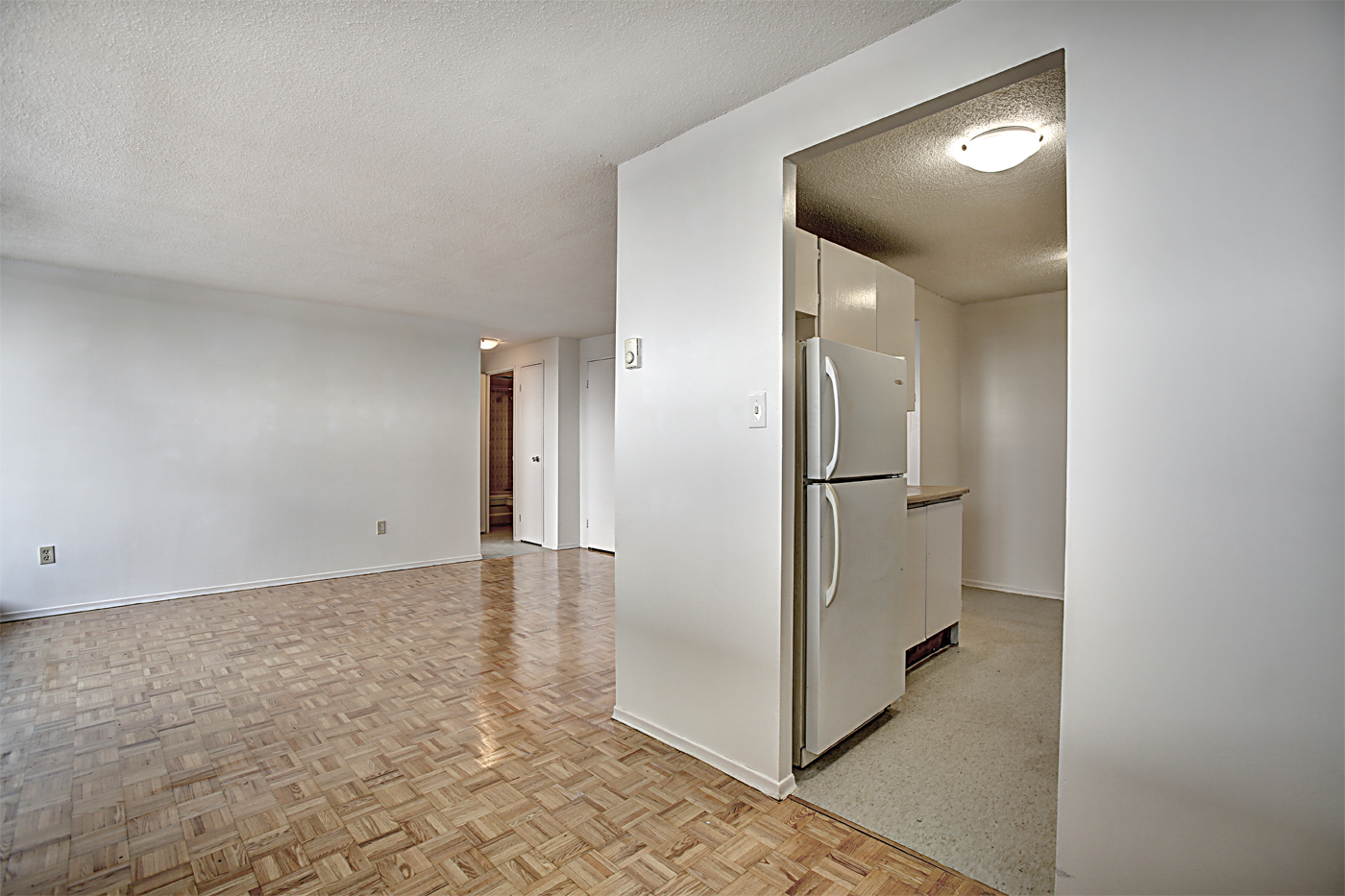 Photo 3 of 525 St. Lawrence Street - 2 Bedroom - 825 sq ft - $1619 rental property