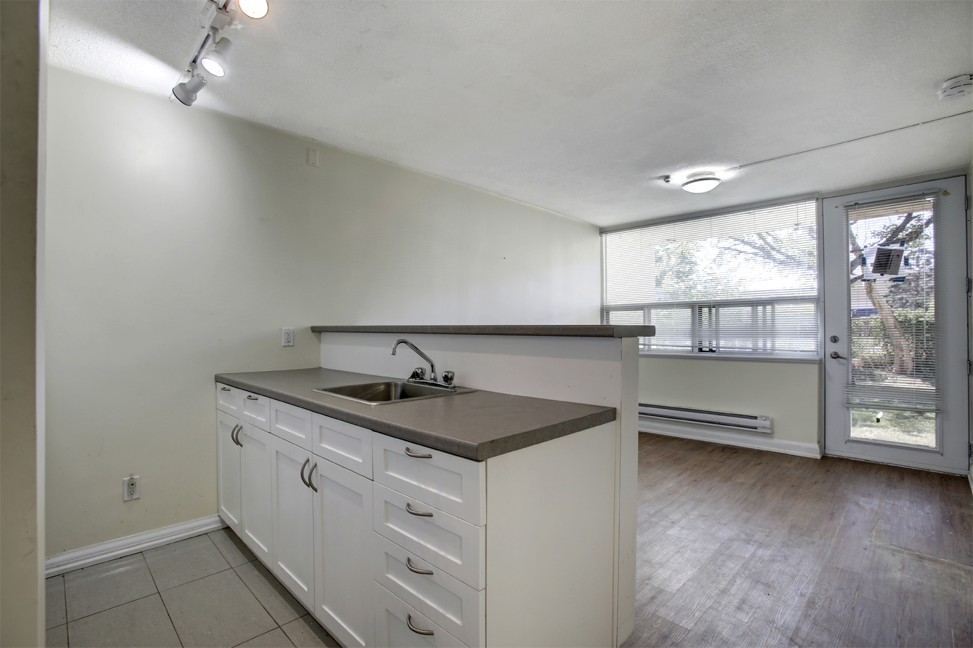 Photo 2 of 666 King Street, East - 1 Bedroom - 616 sq ft - $1549 rental property