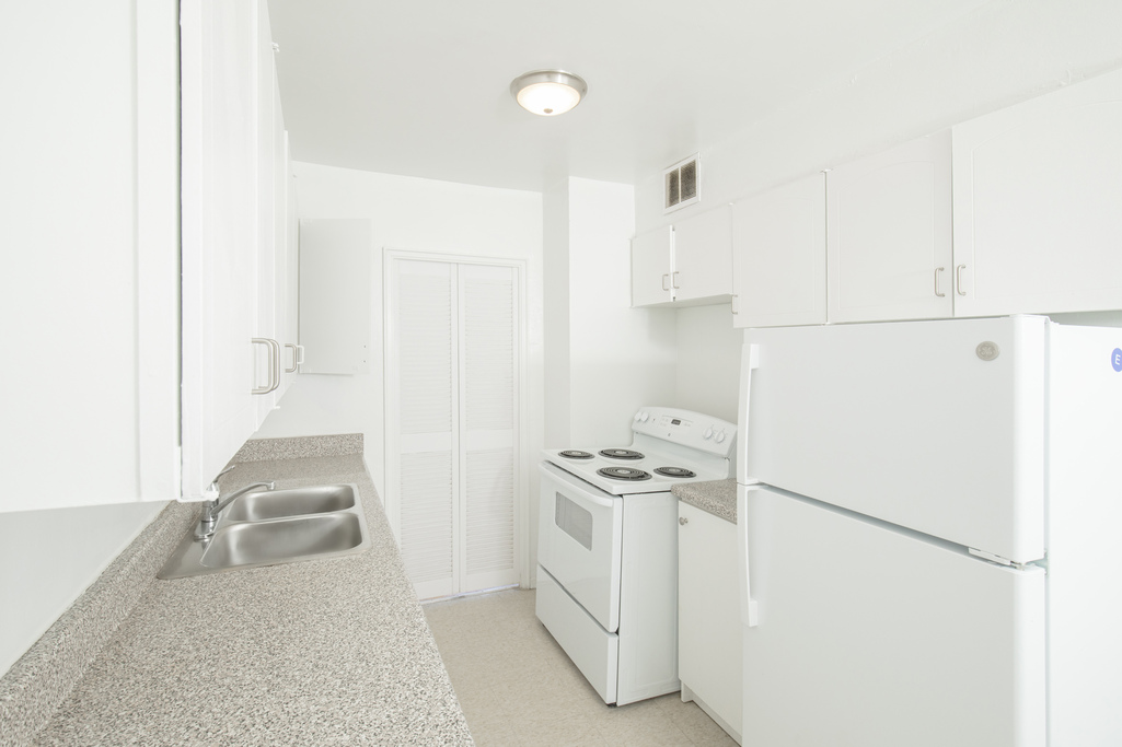 1501 Woodbine Avenue, East York, ON M4C 4H1 — photo 1
