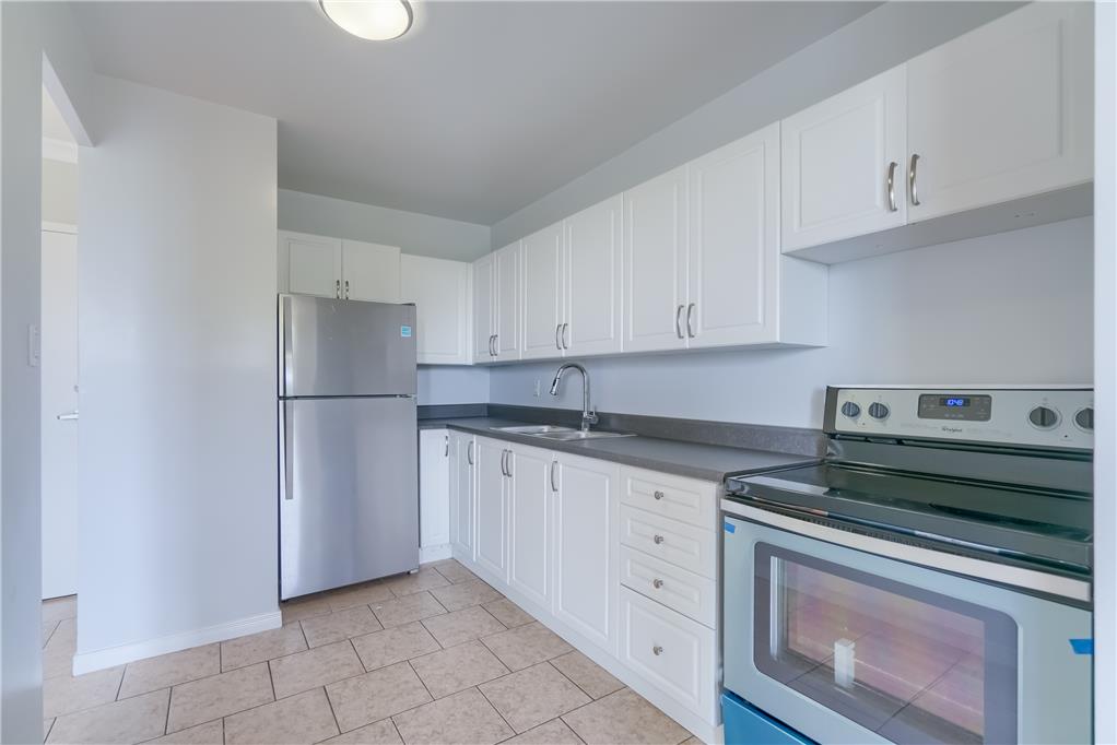 37 Johnson Street, Barrie, ON L4M 5C3 — photo 1
