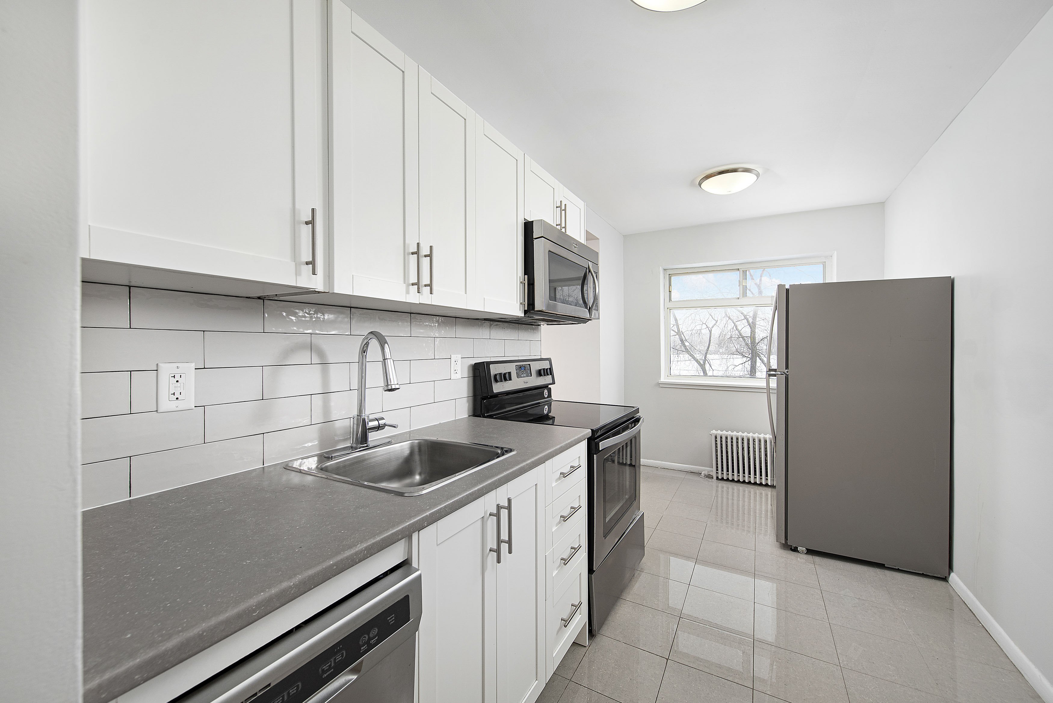 1 Crown Hill Place, Etobicoke, ON M8Y 4C1 — photo 1