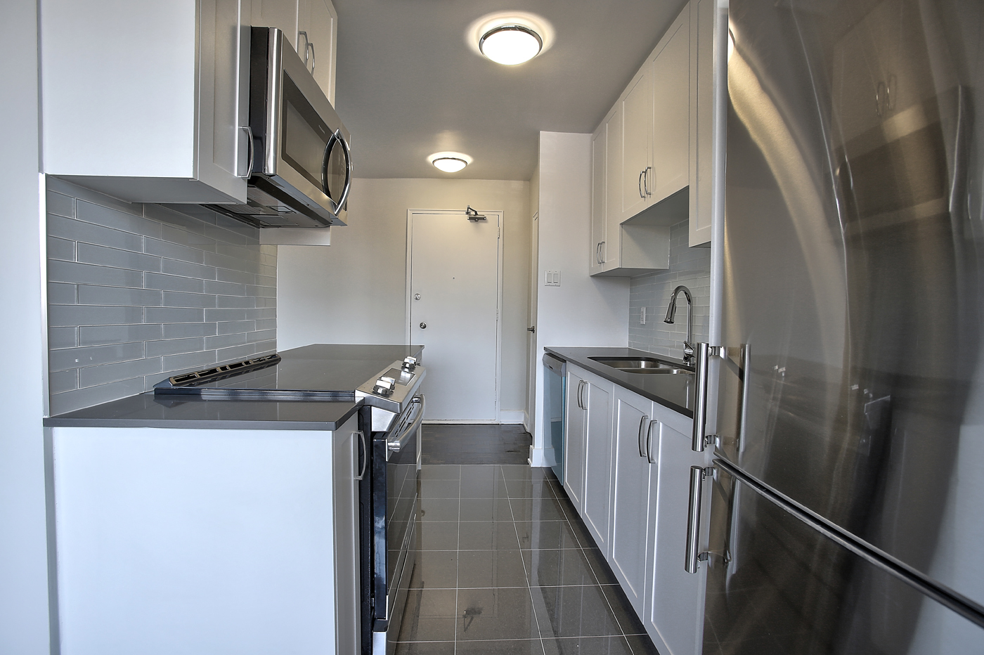 Photo 2 of 806 Kennedy Road - 3 Bedroom - 1061 sq ft - $2749 rental property