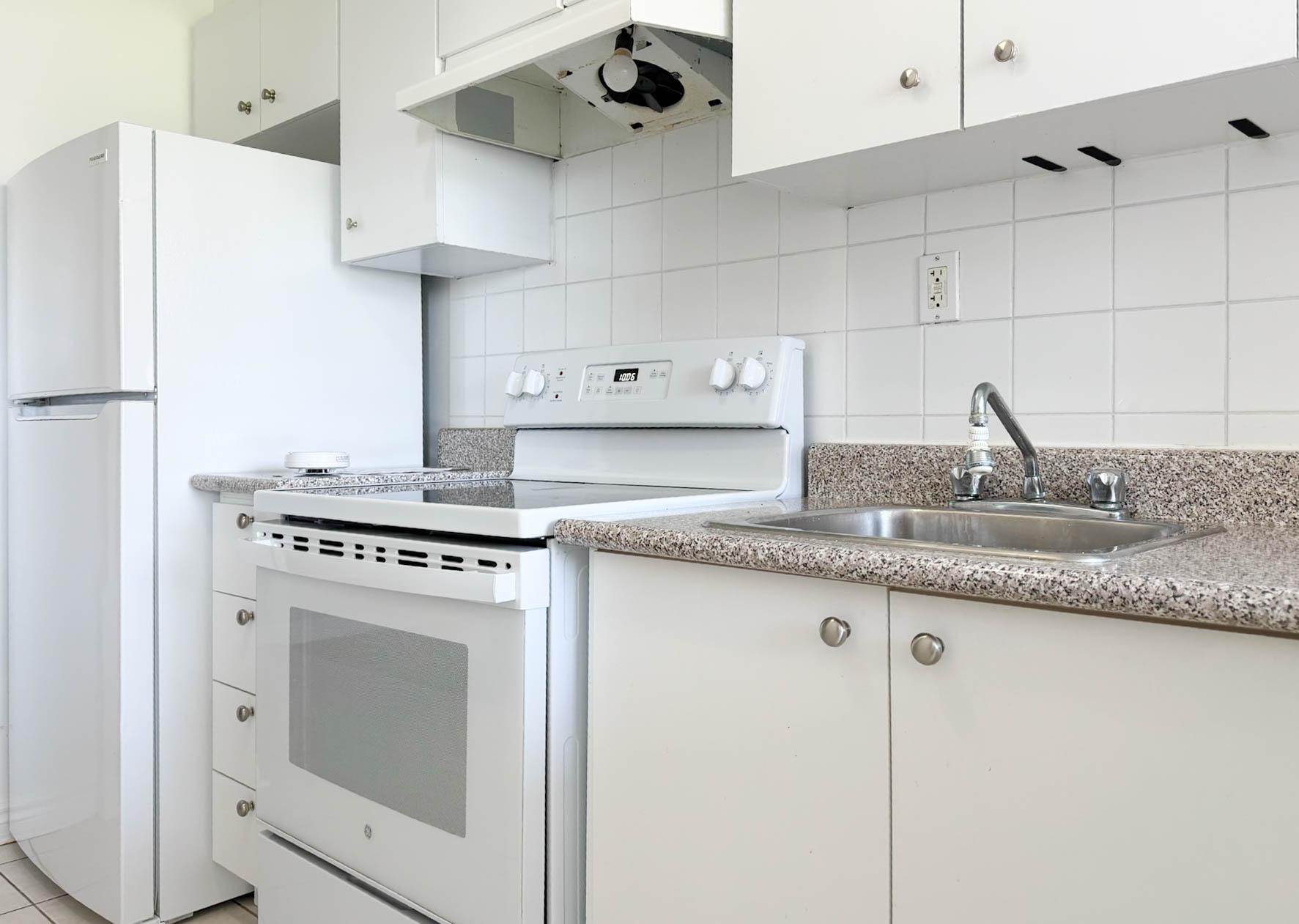Photo 2 of 525 St. Lawrence Street - 3 Bedroom - 1055 sq ft - $2099 rental property