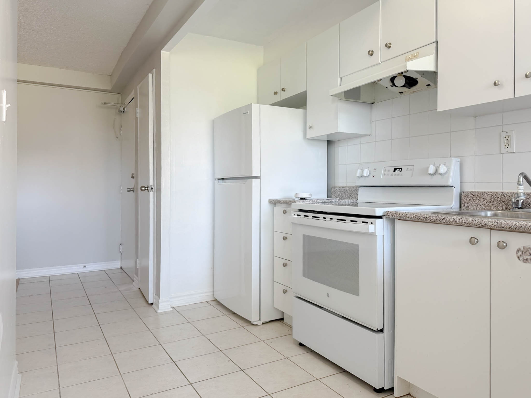 Photo 3 of 525 St. Lawrence Street - 3 Bedroom - 1055 sq ft - $2099 rental property
