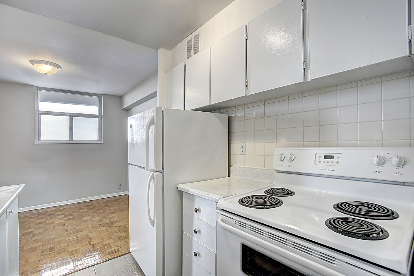 182 Church Street, East, Brampton, ON L6V 1H2 — photo 1