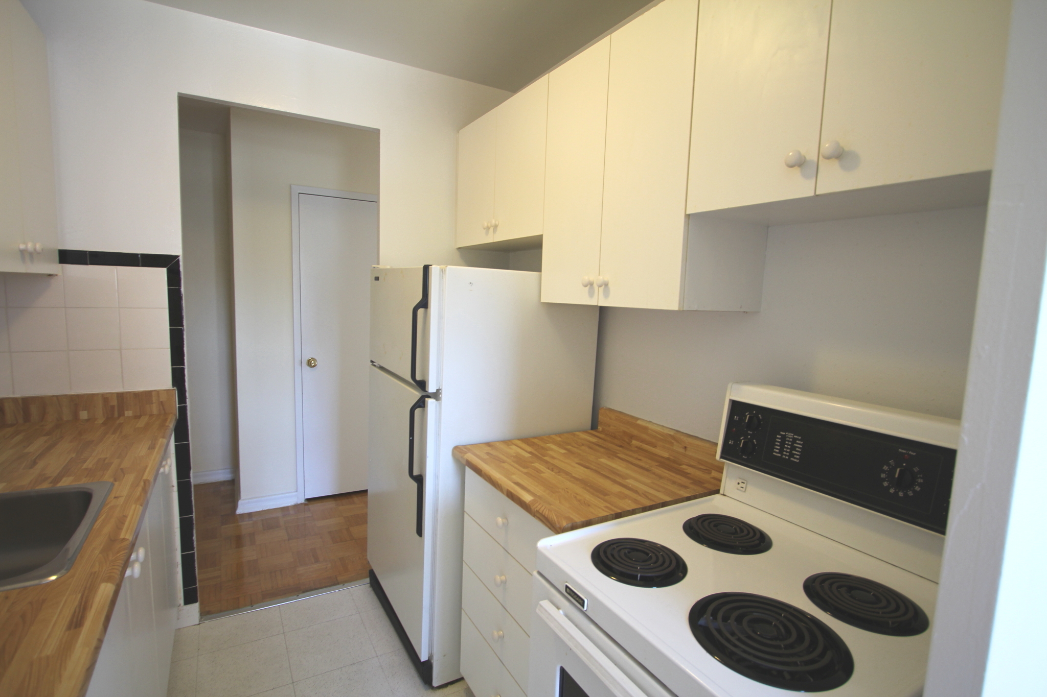 Photo 3 of 1303 - 1307 Wilson Avenue - 2 Bedroom - 784 sq ft - $2099 rental property