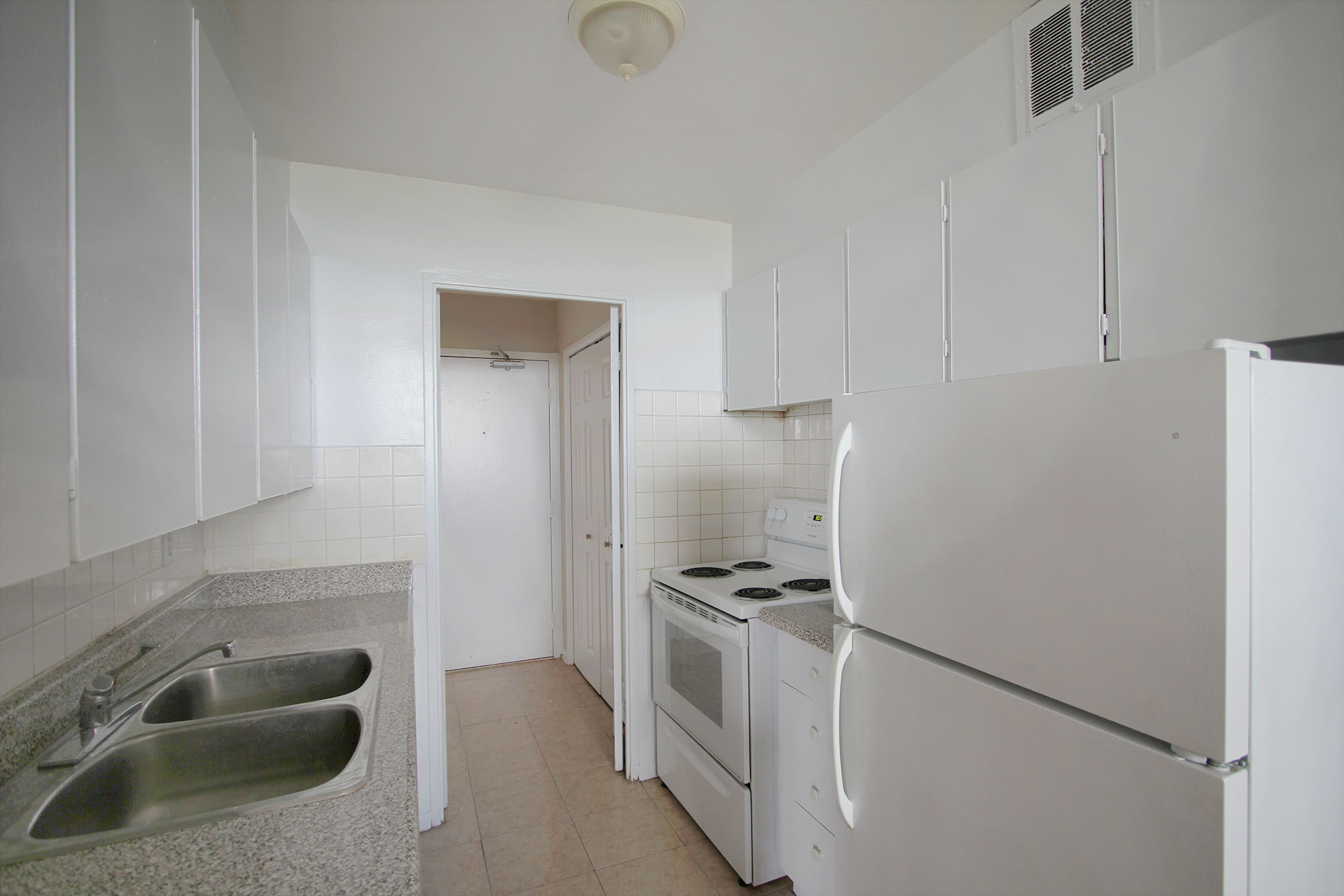 182 Church Street, East, Brampton, ON L6V 1H2 — photo 1