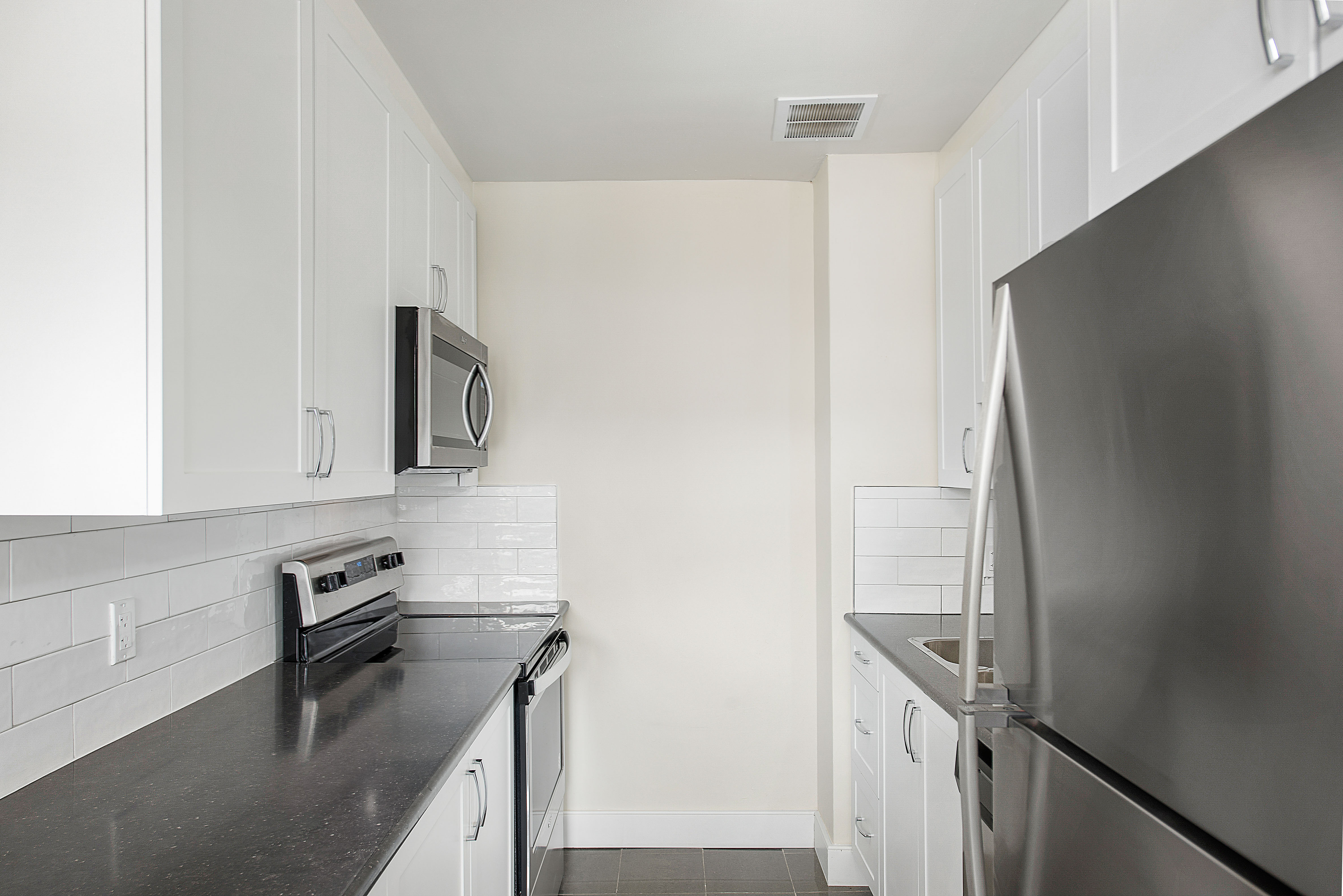 Main photo of rental property: 1475 Bloor Street - 3 Bedroom - 948 sq ft - $2799 in Mississauga, ON