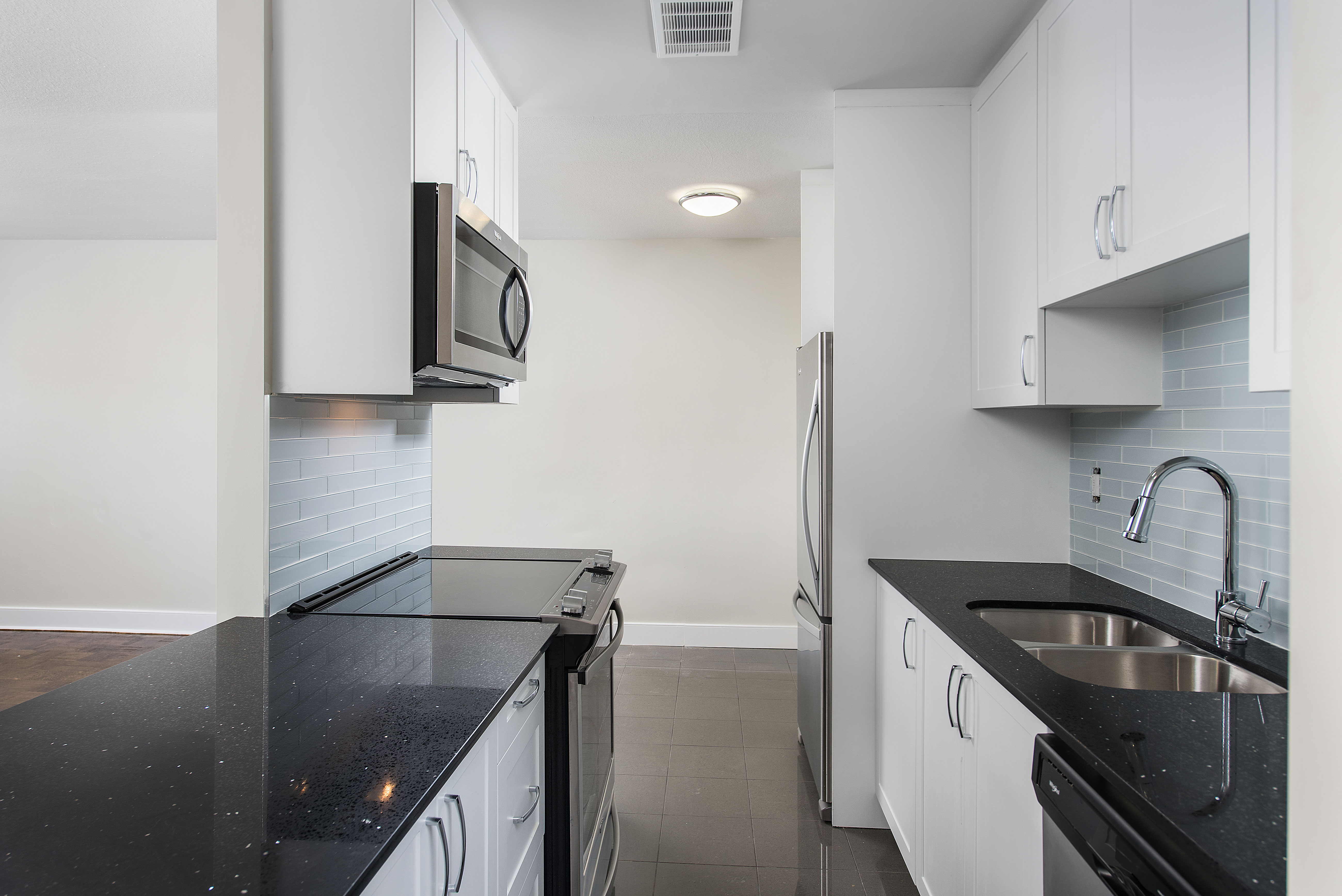 Photo 2 of 24 Tyndall Avenue - 1 Bedroom - 675 sq ft - $2075 rental property