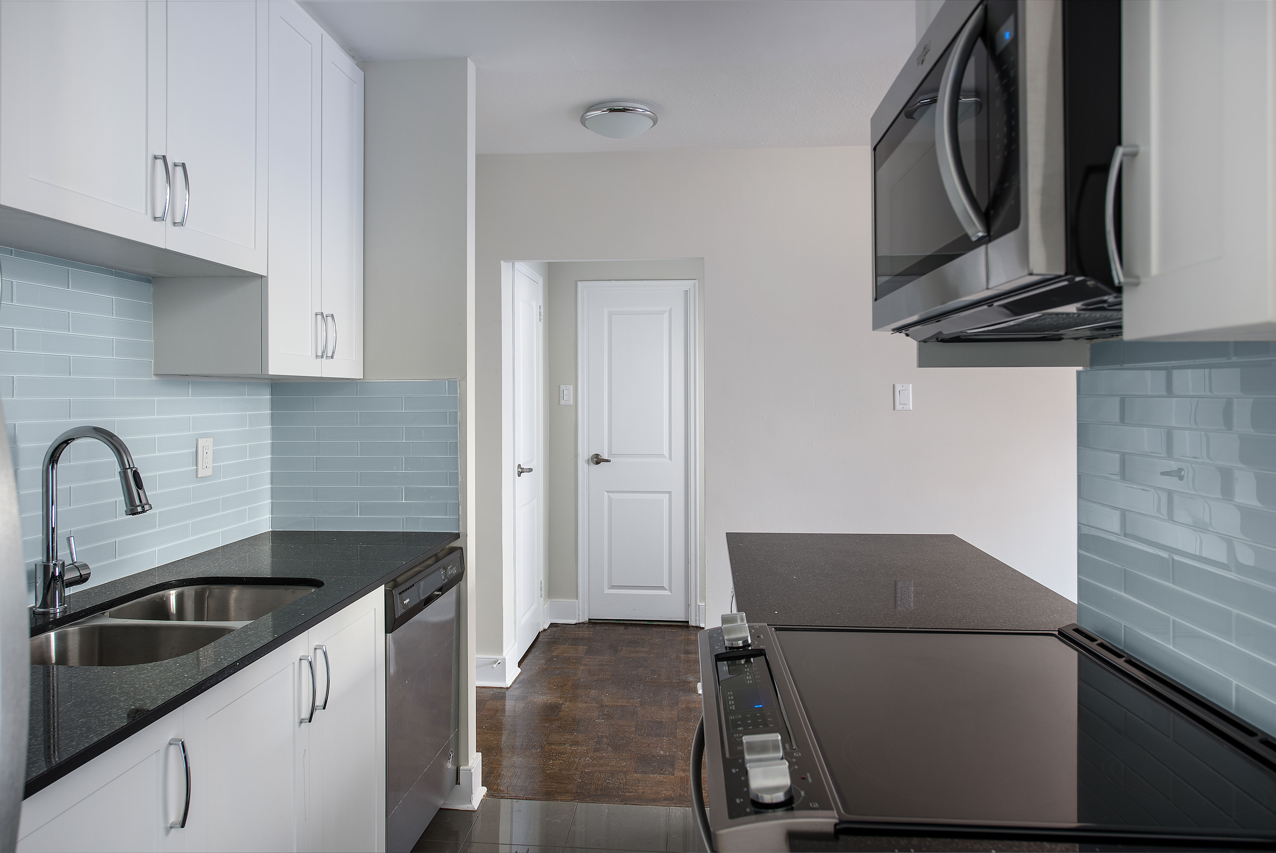 Photo 3 of 24 Tyndall Avenue - 1 Bedroom - 675 sq ft - $2075 rental property