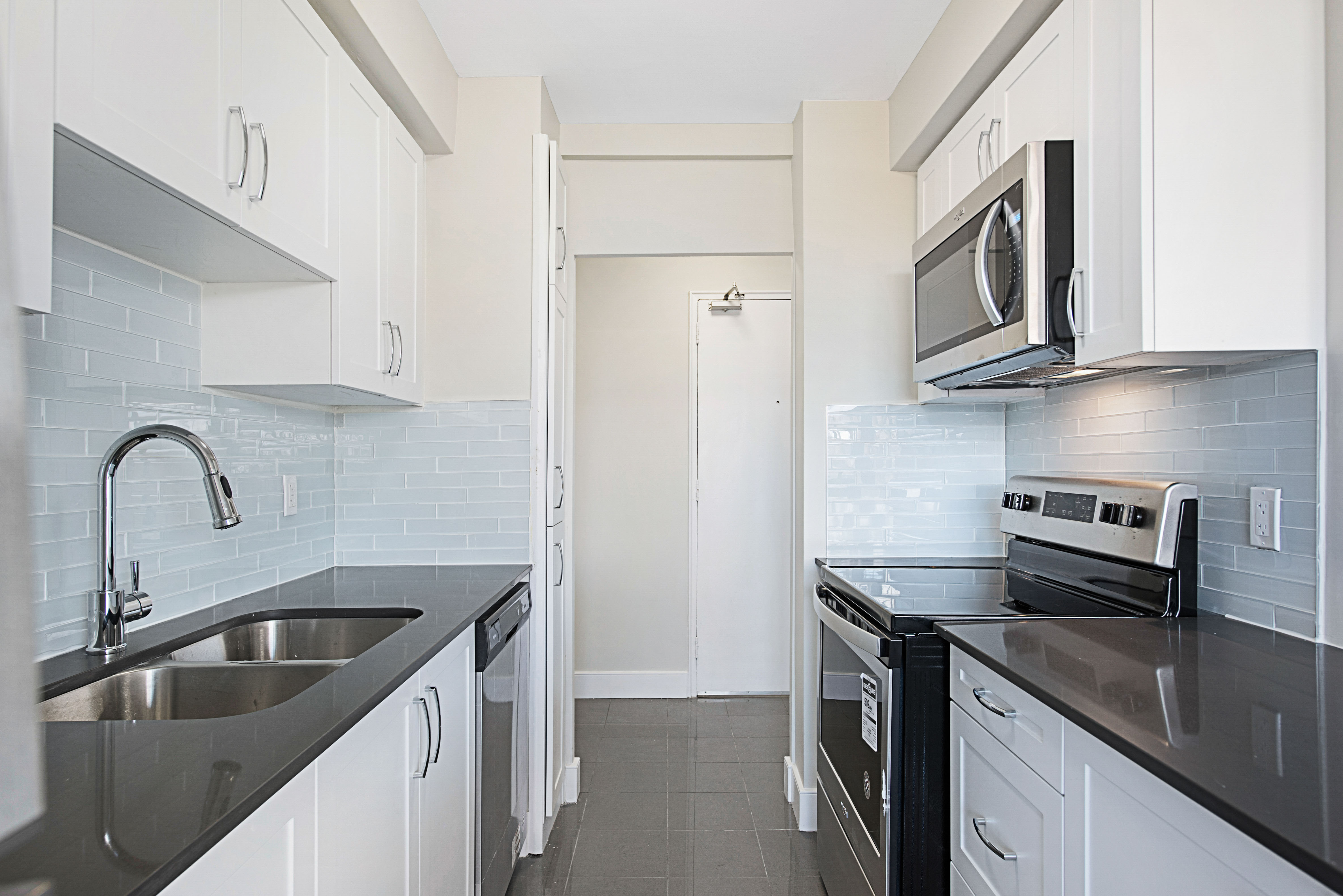 340 The East Mall, Etobicoke, ON M9B 3Z6 — photo 1