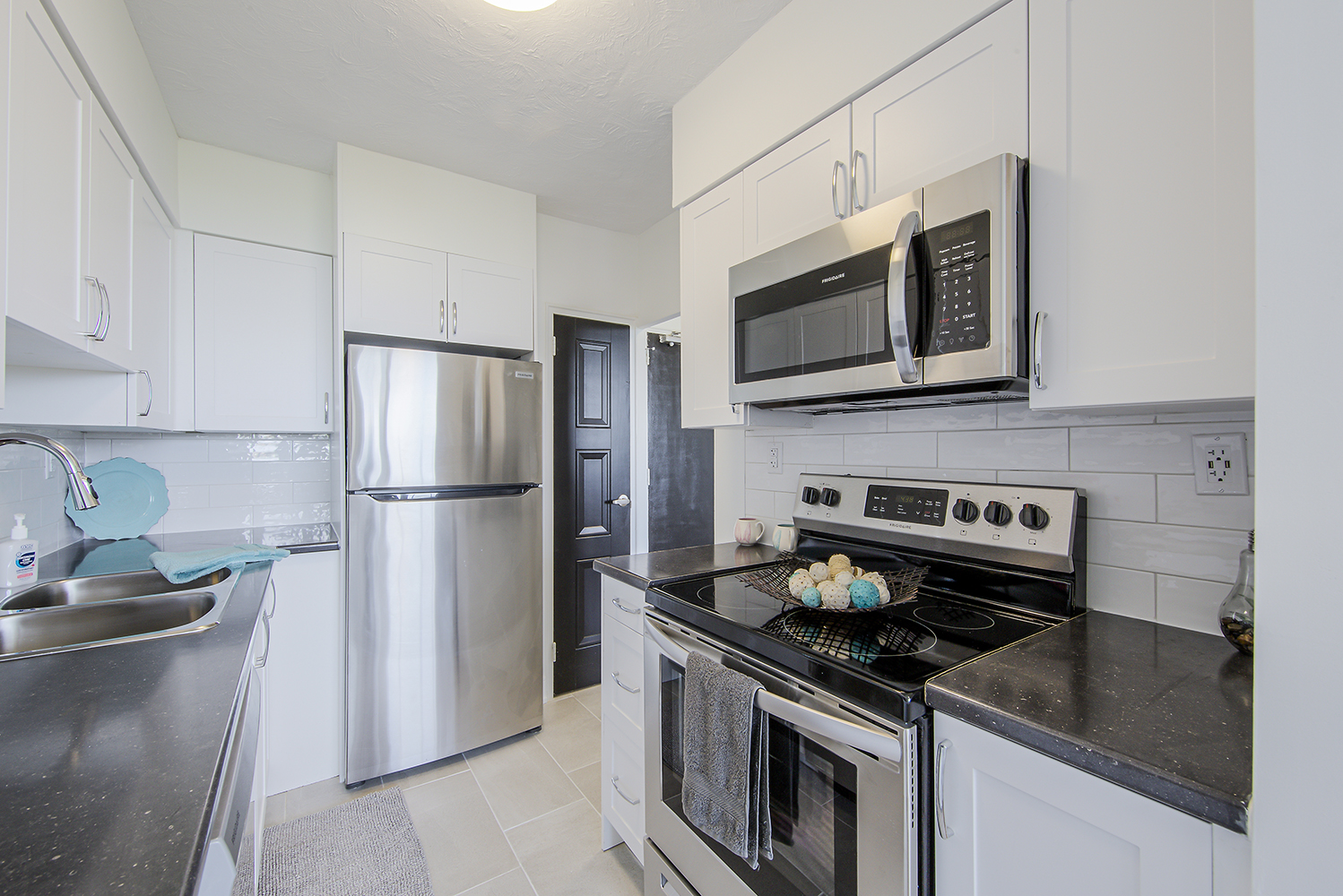 1249 North Shore Boulevard, East, Burlington, ON L7S 1C4 — photo 1