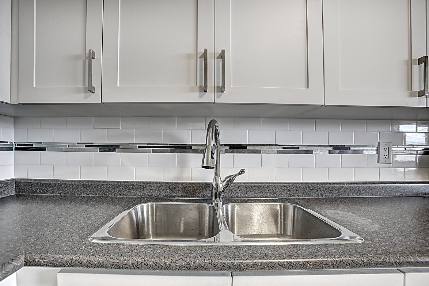 Photo 3 of 3895 Lawrence Avenue, East - 3 Bedroom - 1280 sq ft - $2799 rental property