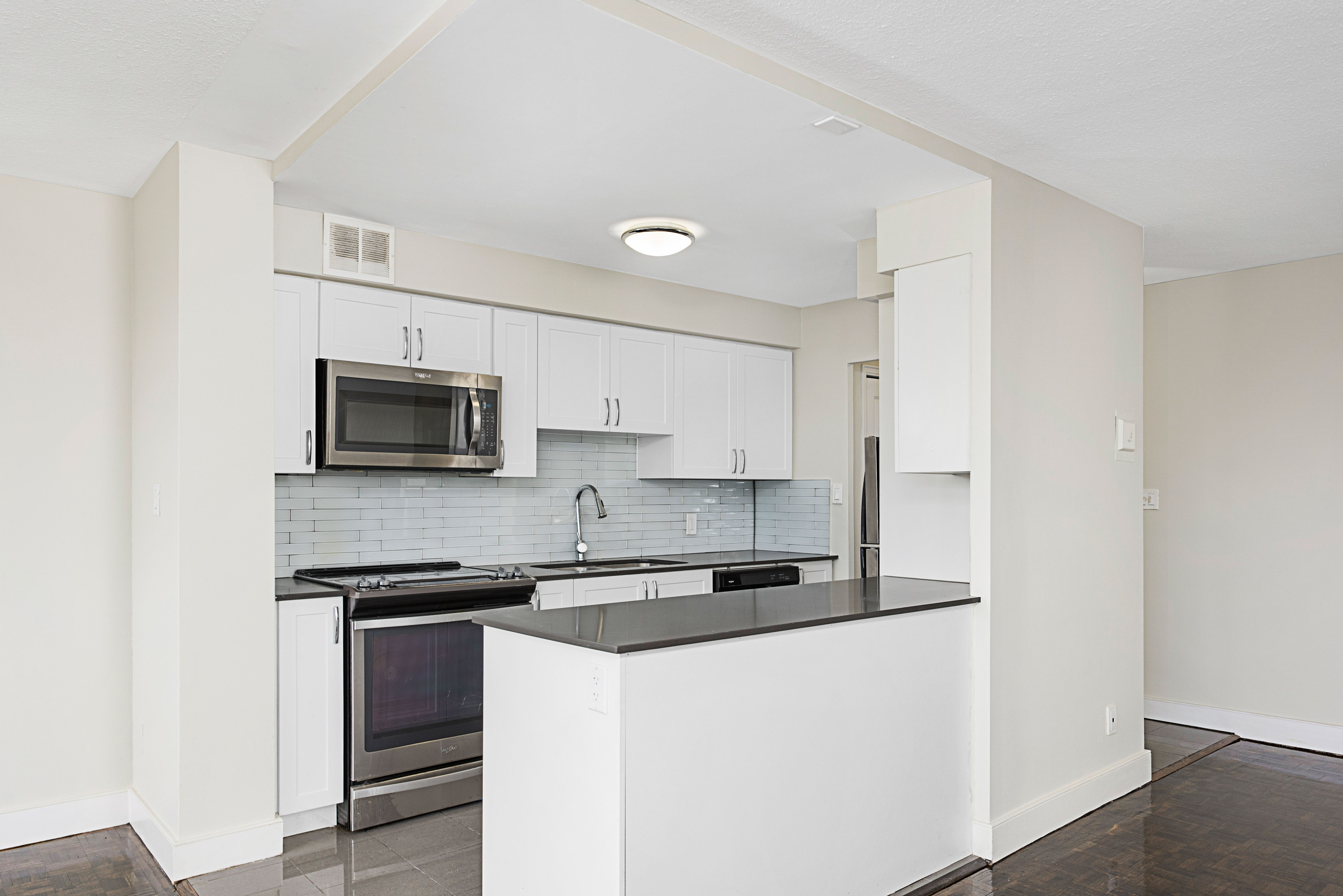 Photo 2 of 350 The East Mall - 1 Bedroom - 842 sq ft - $2049 rental property
