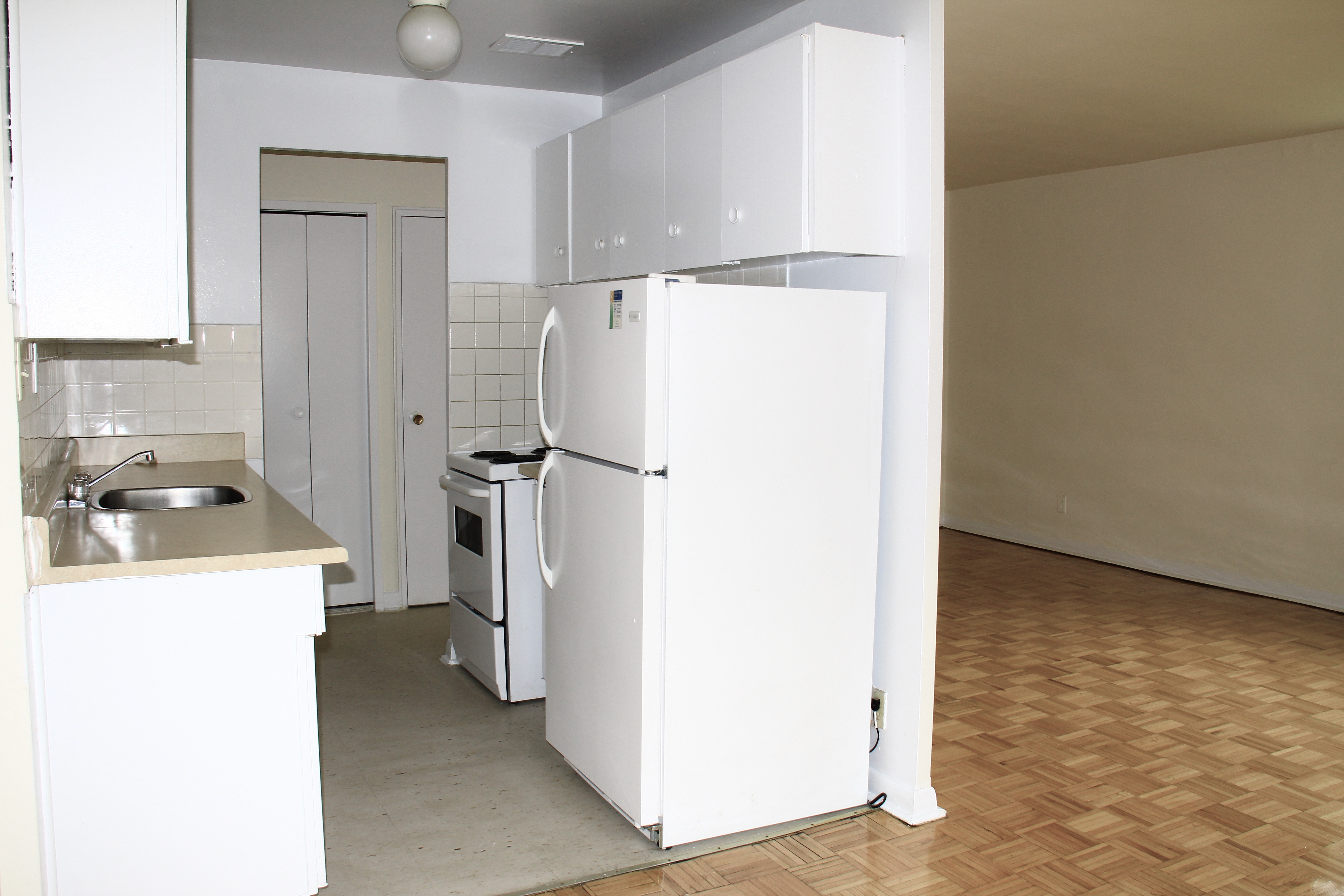 Photo 2 of 5, 15, 25, 35 Jansusie Road - 2 Bedroom - 879 sq ft - $1949 rental property