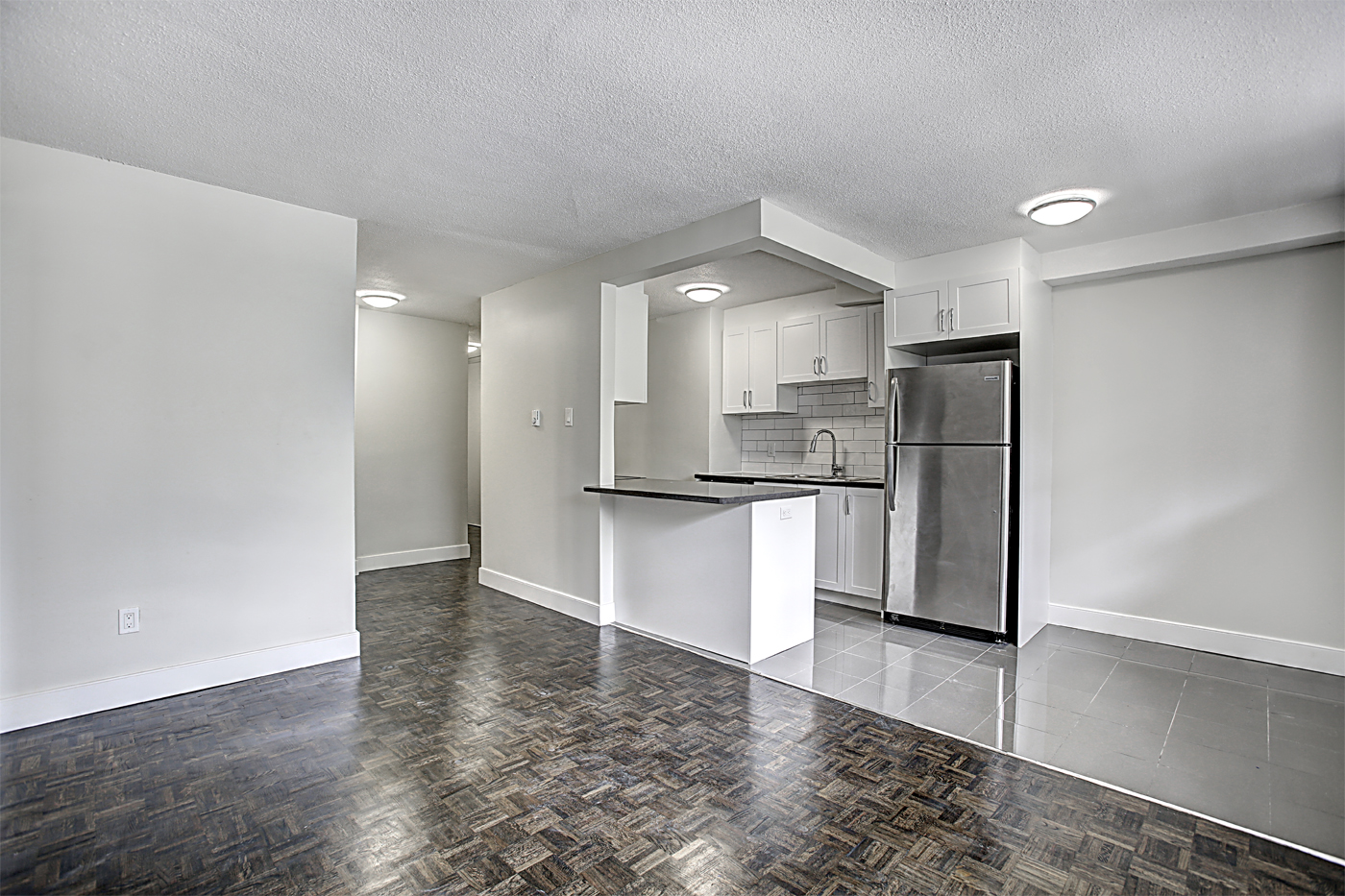 490 Nelson Avenue, Burlington, ON L7S 1X3 — photo 1