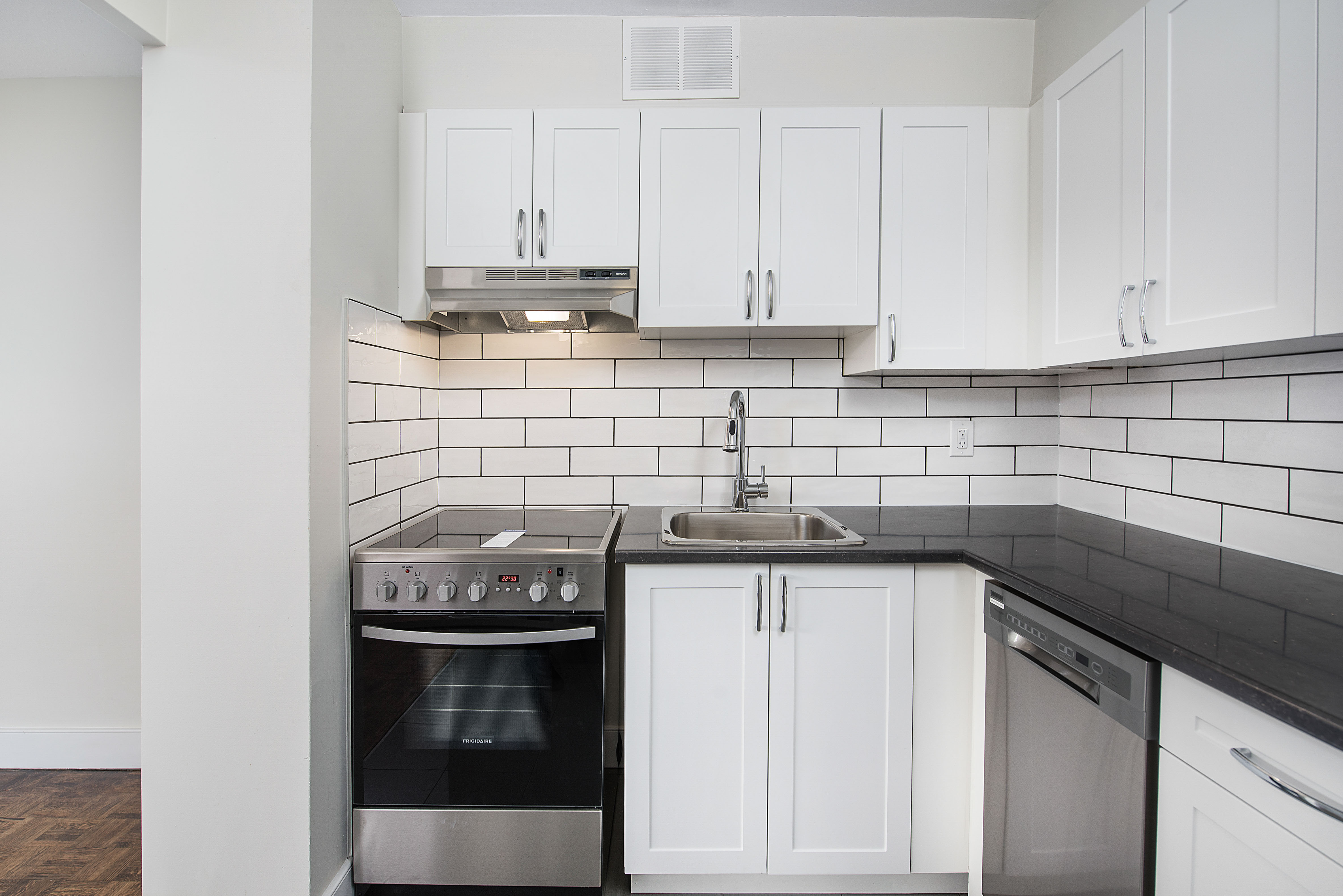 Photo 3 of 250 Lake Street - Bachelor - 440 sq ft - $1499 rental property