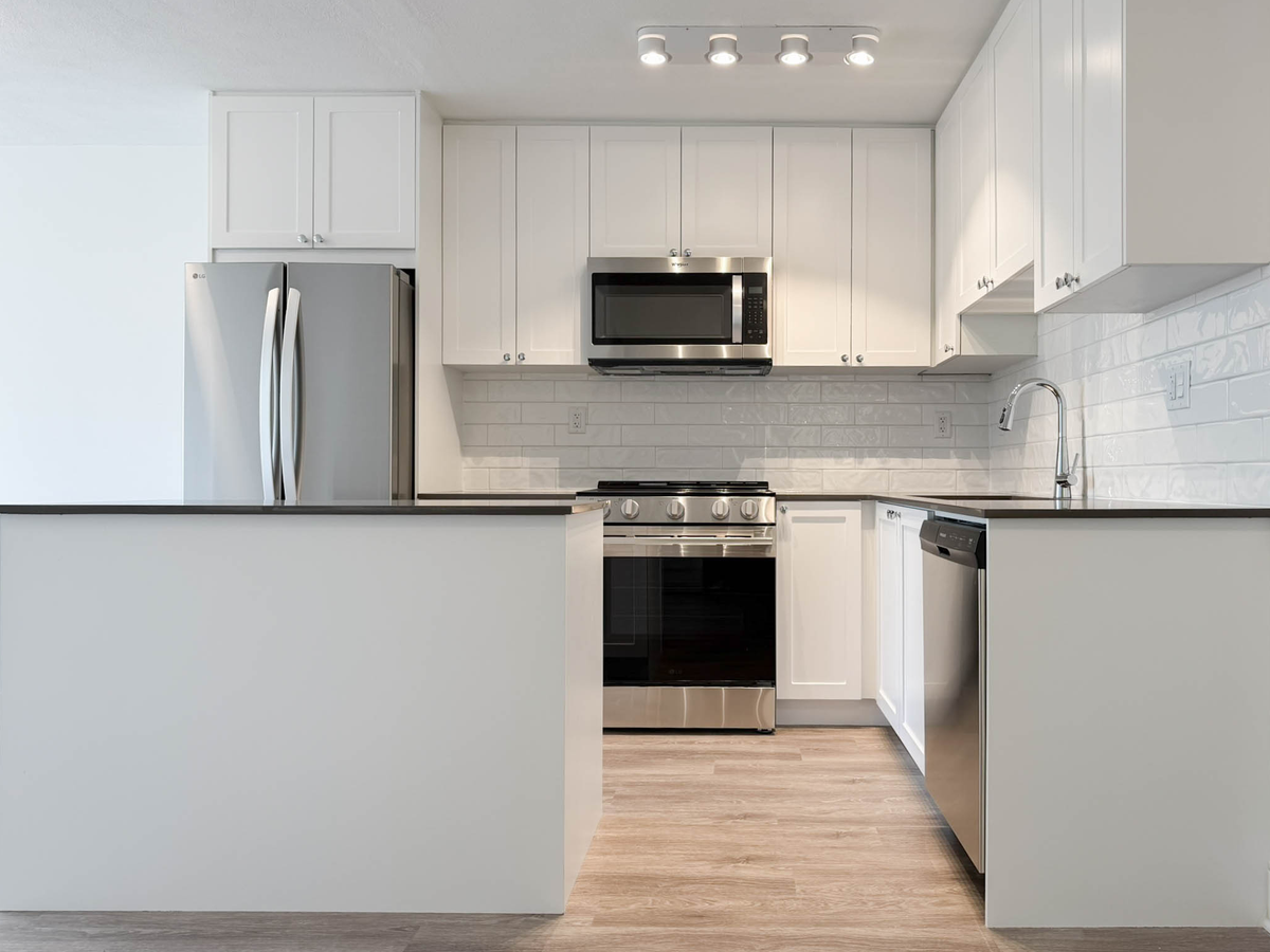 Photo 2 of 7360, 7376 Halifax Street - Bachelor - 485 sq ft - $1749 rental property