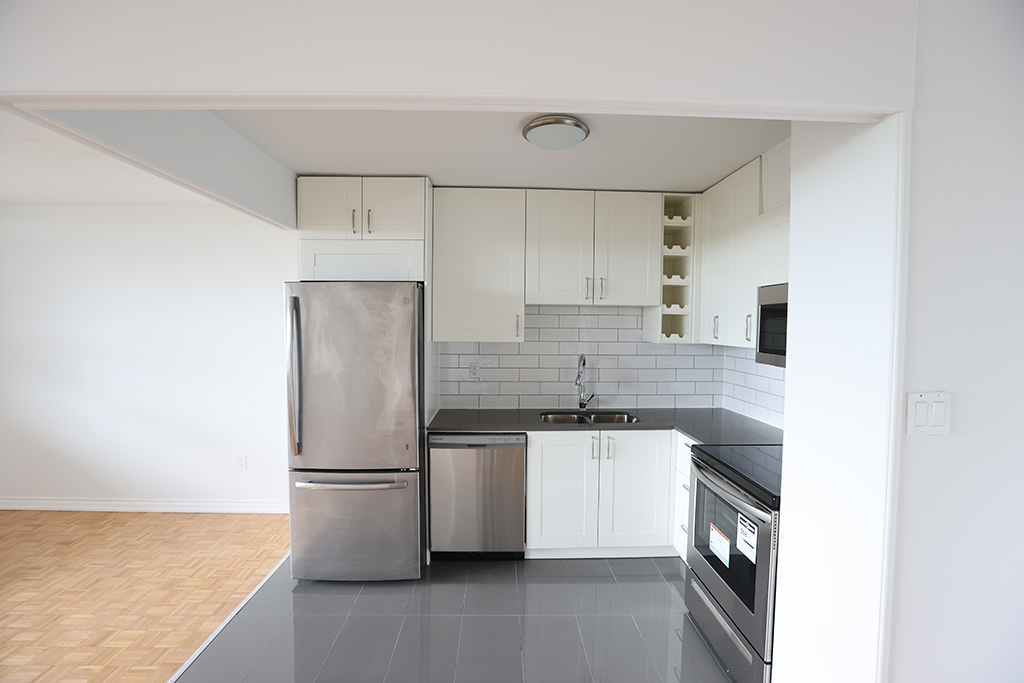 Photo 2 of 18 Steeles Avenue, East - 2 Bedroom - 933 sq ft - $2299 rental property