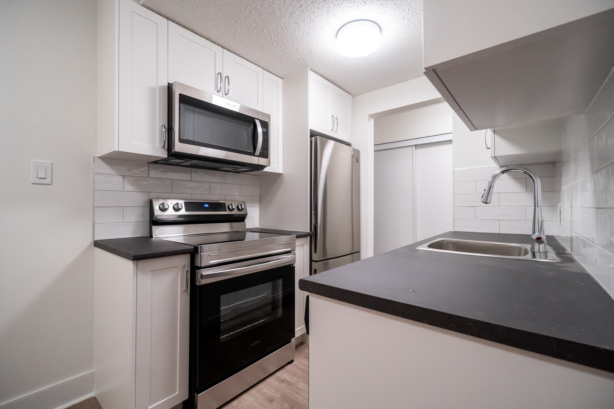Photo 2 of 720 Queens Avenue - 1 Bedroom - 591 sq ft - $1847 rental property