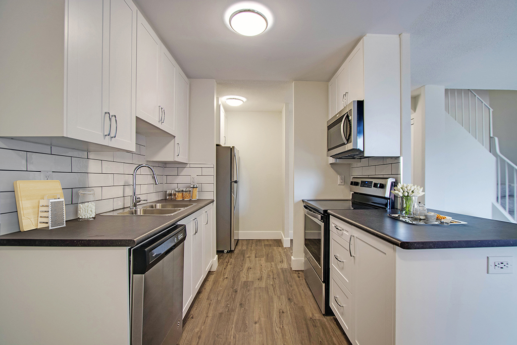 Photo 2 of 7170 Darcel Avenue - 3 Bedroom - 1179 sq ft - $2799 rental property