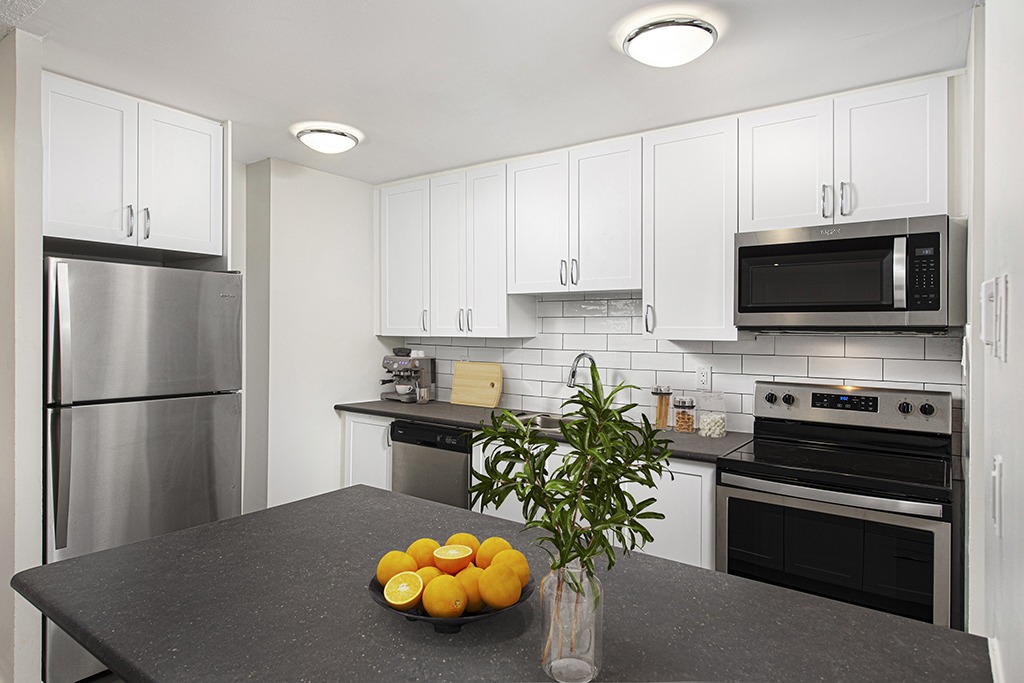 Photo 2 of 7280 Darcel Avenue - 1 Bedroom - 1316 sq ft - $2899 rental property