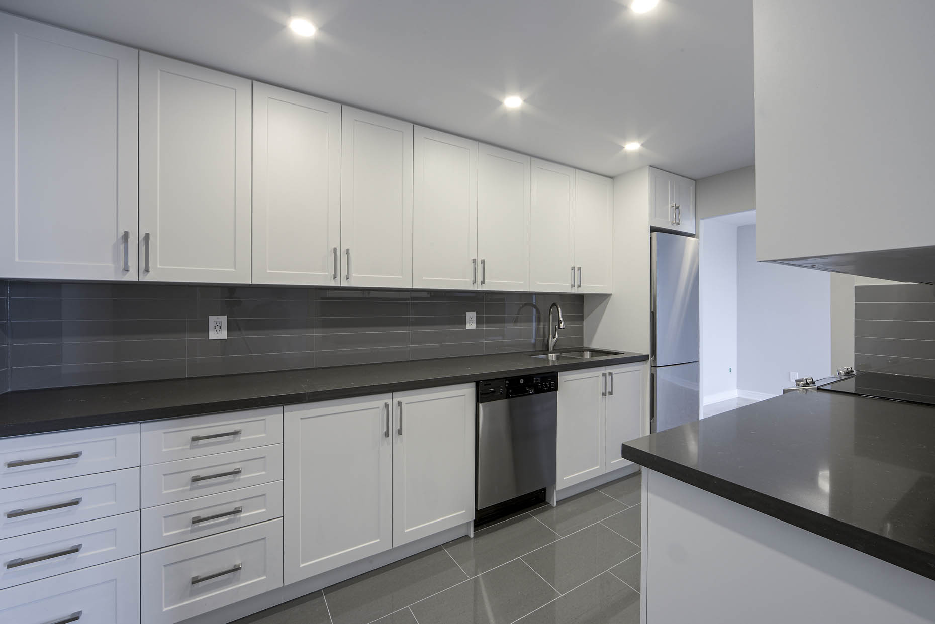 Photo 3 of 1501 Woodbine Avenue - 1 Bedroom - 765 sq ft - $1629 rental property