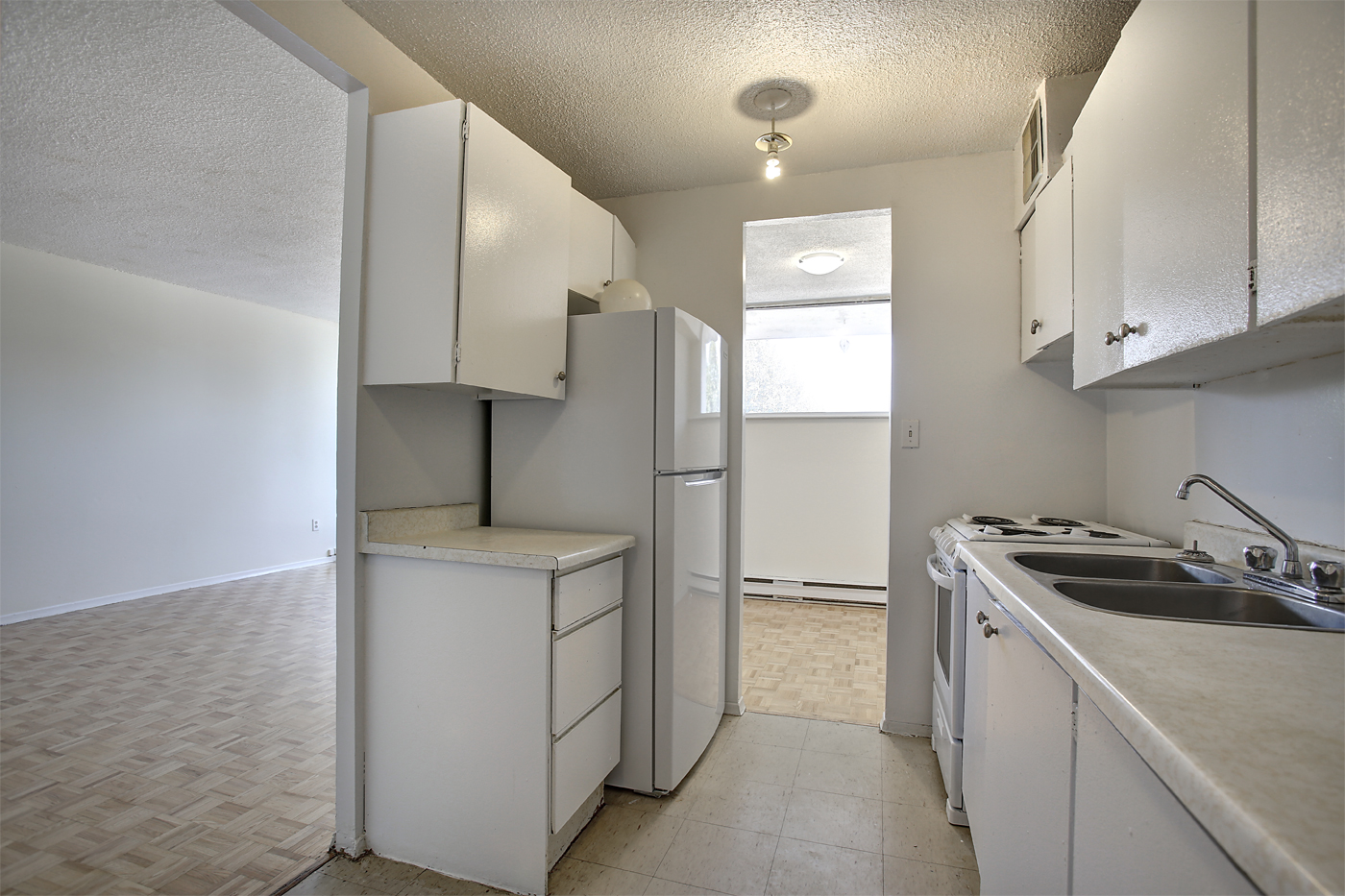 Photo 2 of 666 King Street, East - 3 Bedroom - 1052 sq ft - $2049 rental property