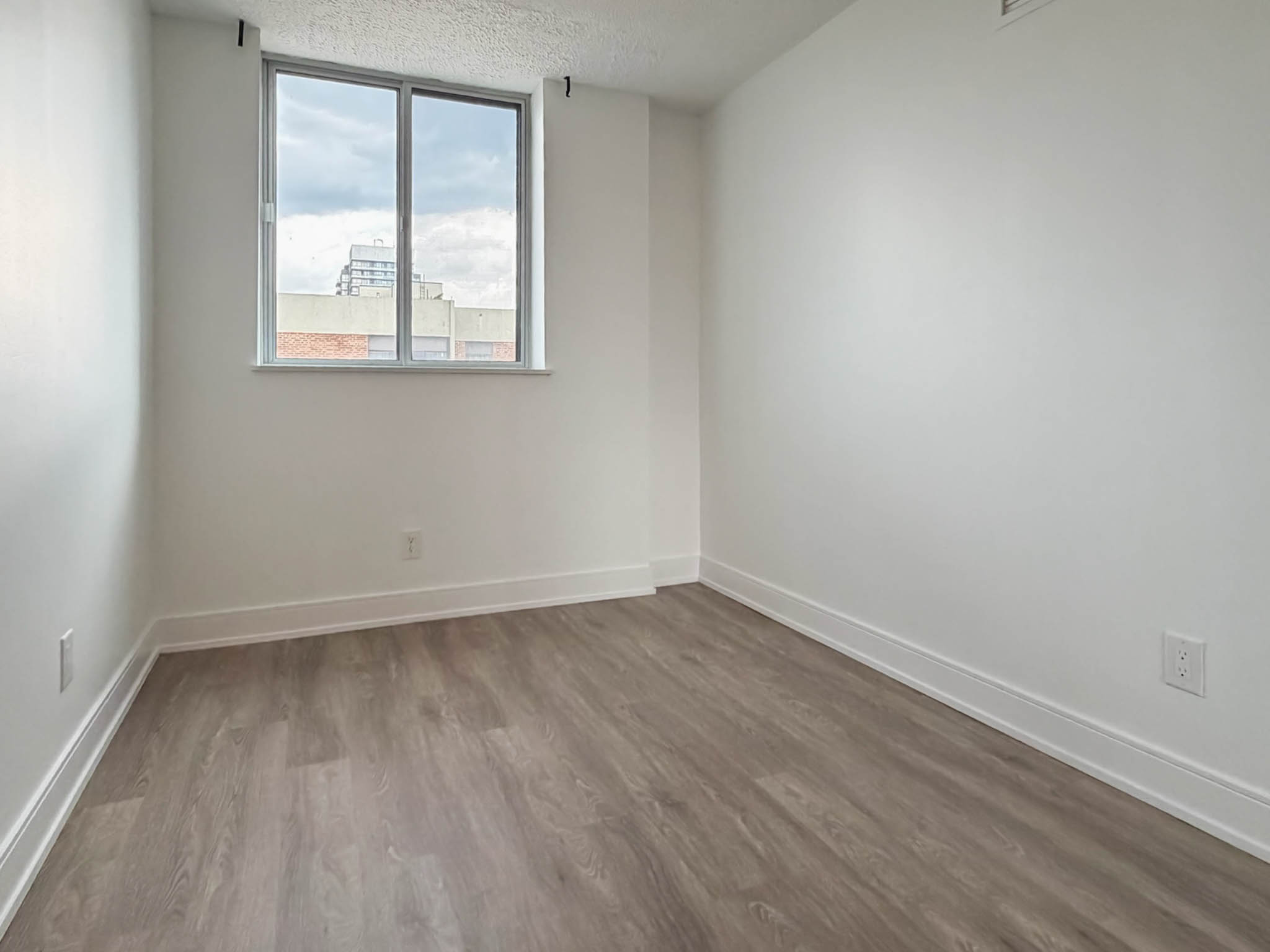 Photo 3 of 295 Dufferin Street - 2 Bedroom - 835 sq ft - $2267 rental property
