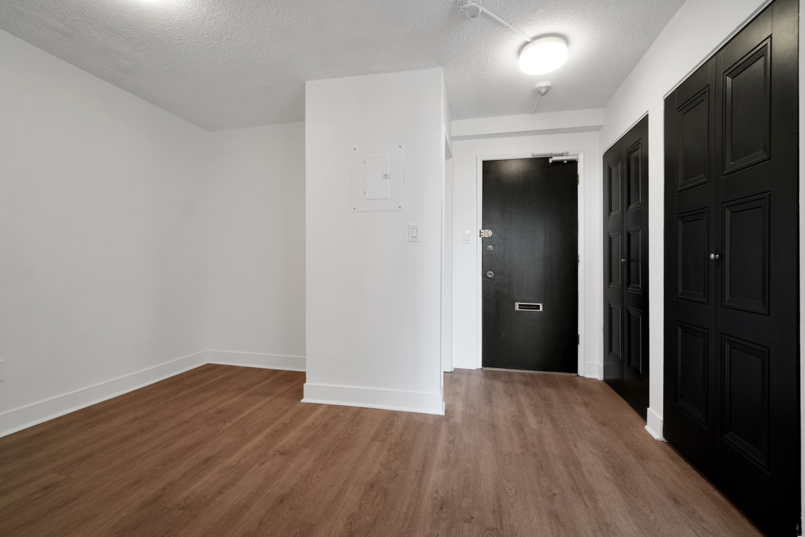 Photo 2 of 130 Keith Road, West - 1 Bedroom - 743 sq ft - $2499 rental property