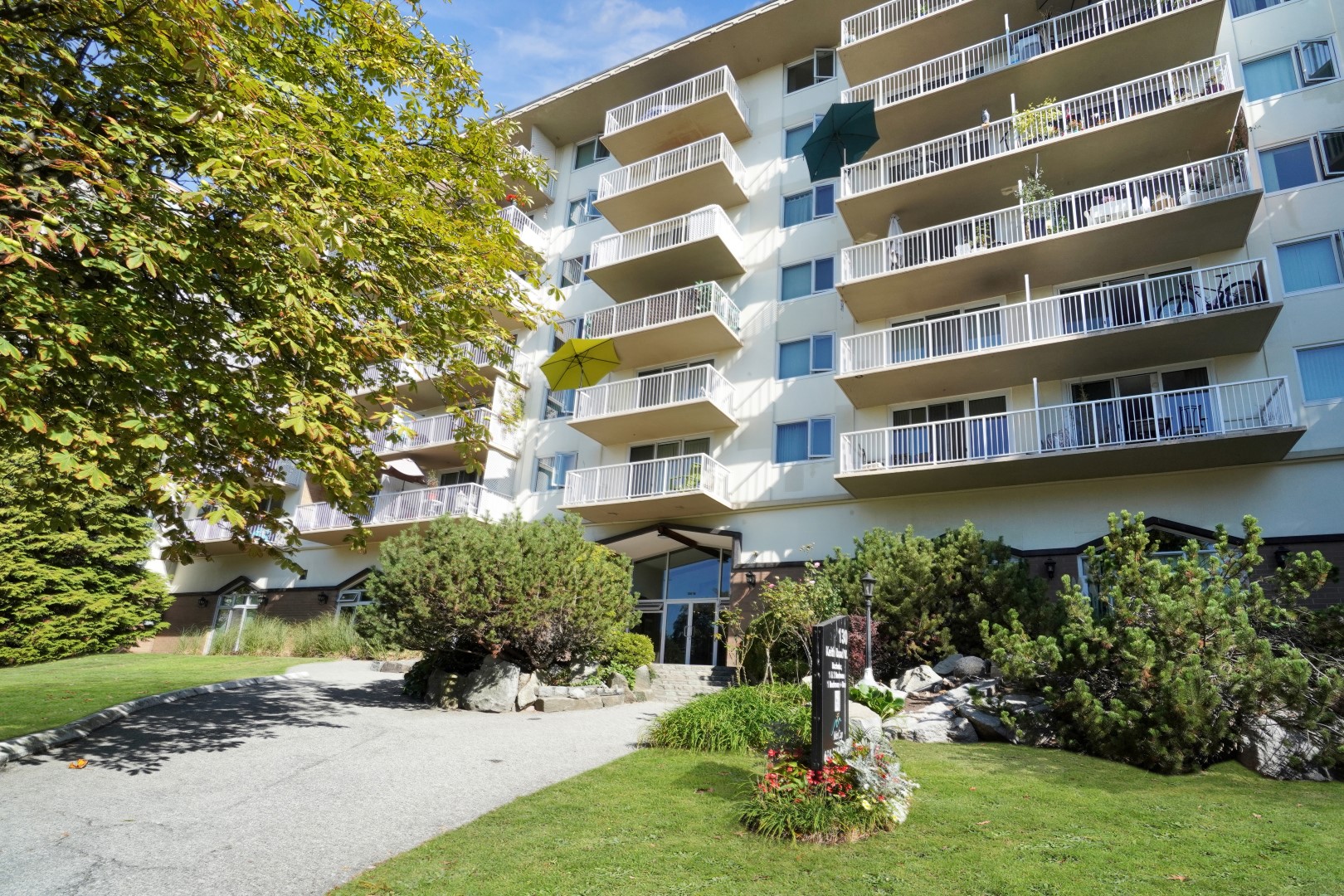 Photo 3 of 130 Keith Road, West - 2 Bedroom - 841 sq ft - $2949 rental property
