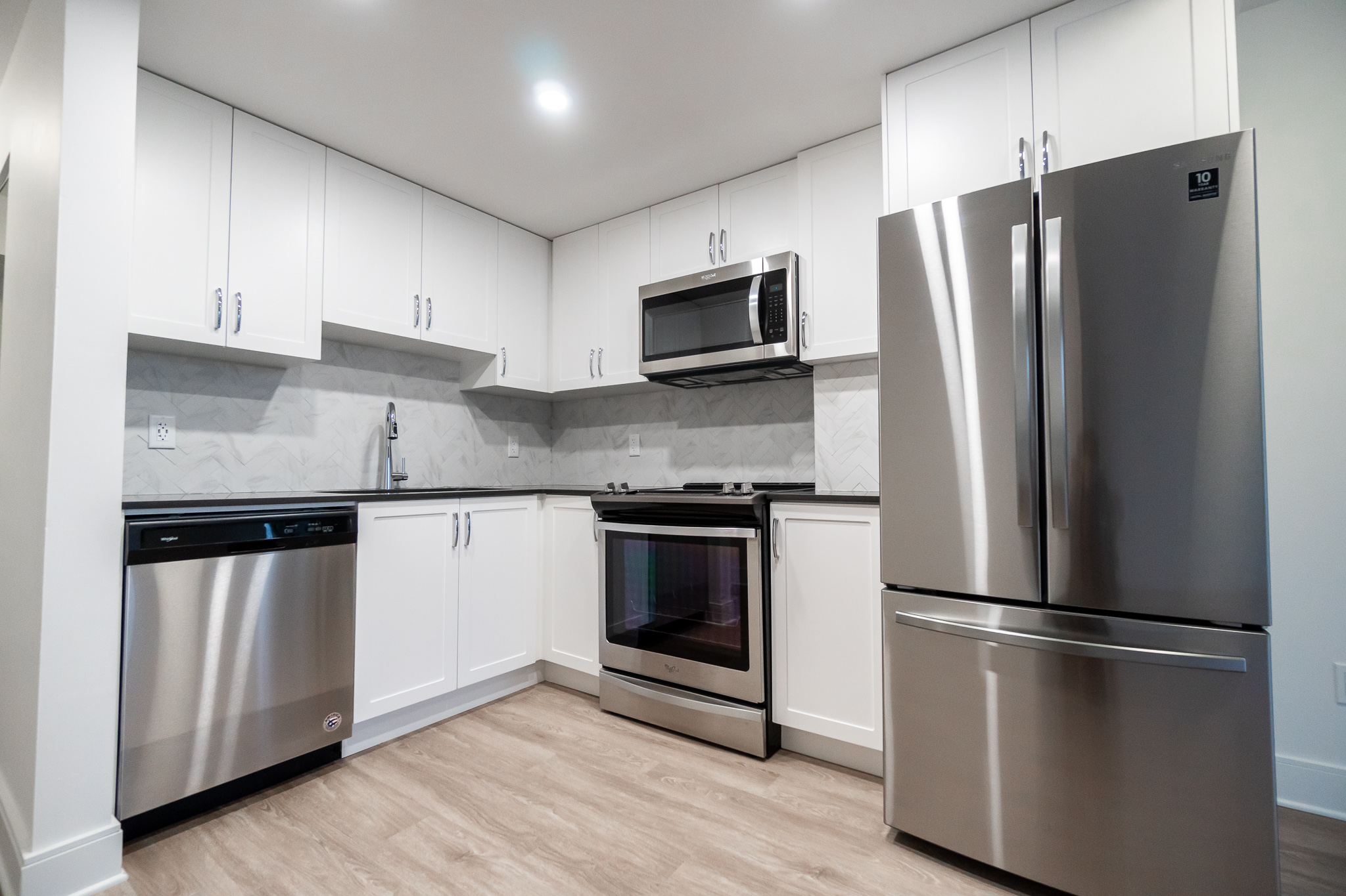 Photo 2 of 1348 Barclay Street - Bachelor - 437 sq ft - $2049 rental property