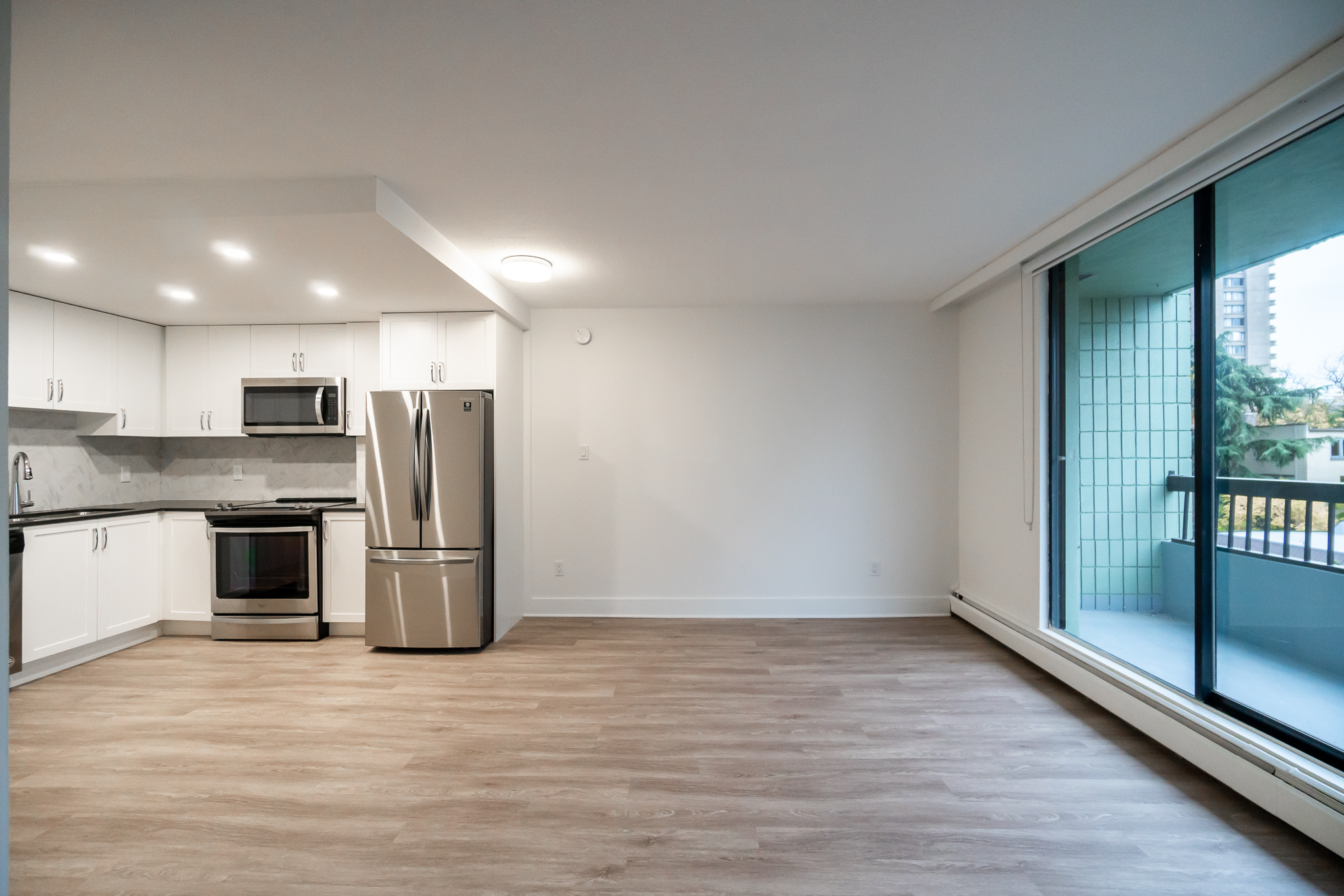 Photo 3 of 1348 Barclay Street - Bachelor - 437 sq ft - $2049 rental property