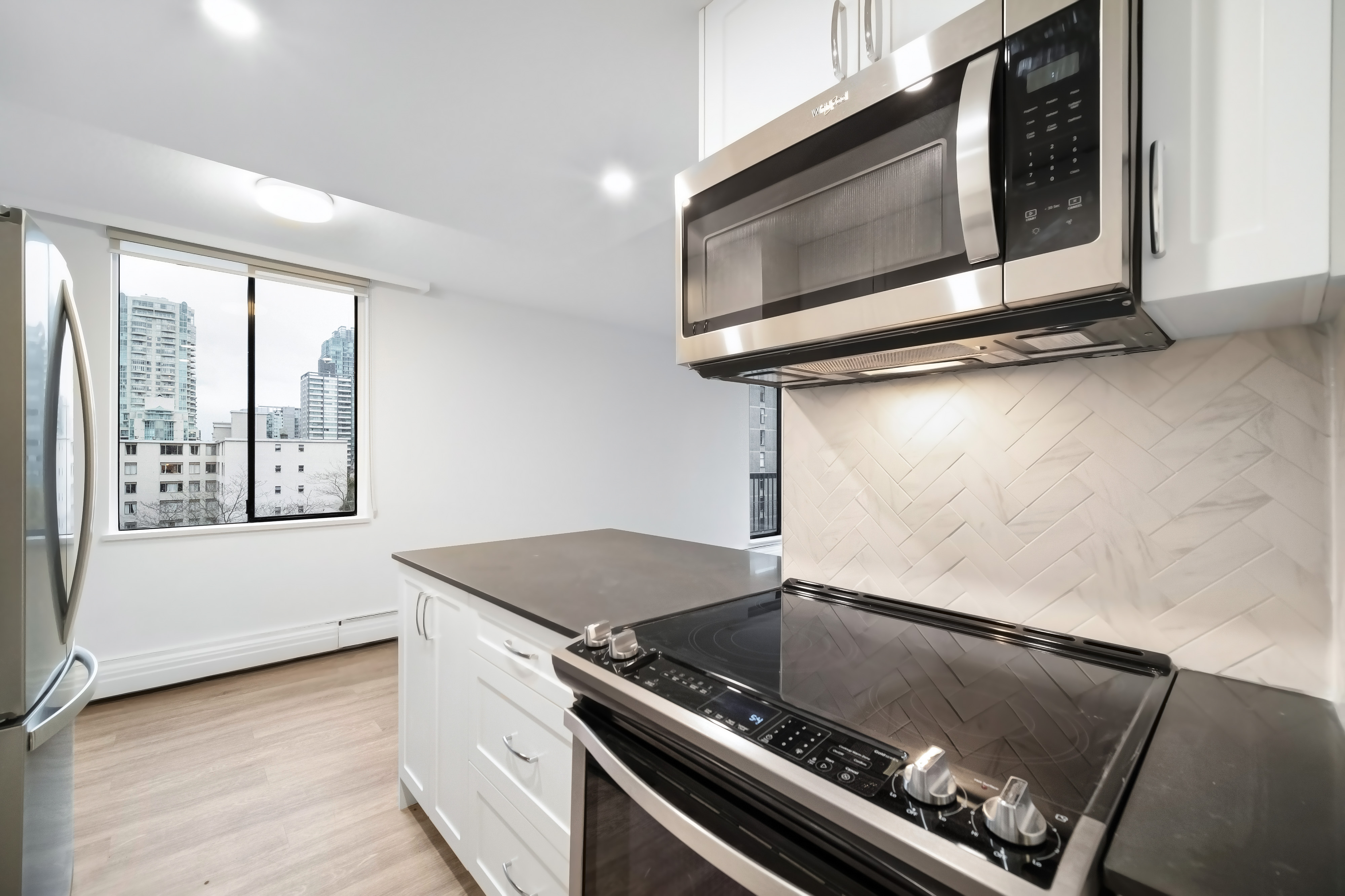 Photo 2 of 945 Jervis Street - 1 Bedroom - 622 sq ft - $2799 rental property