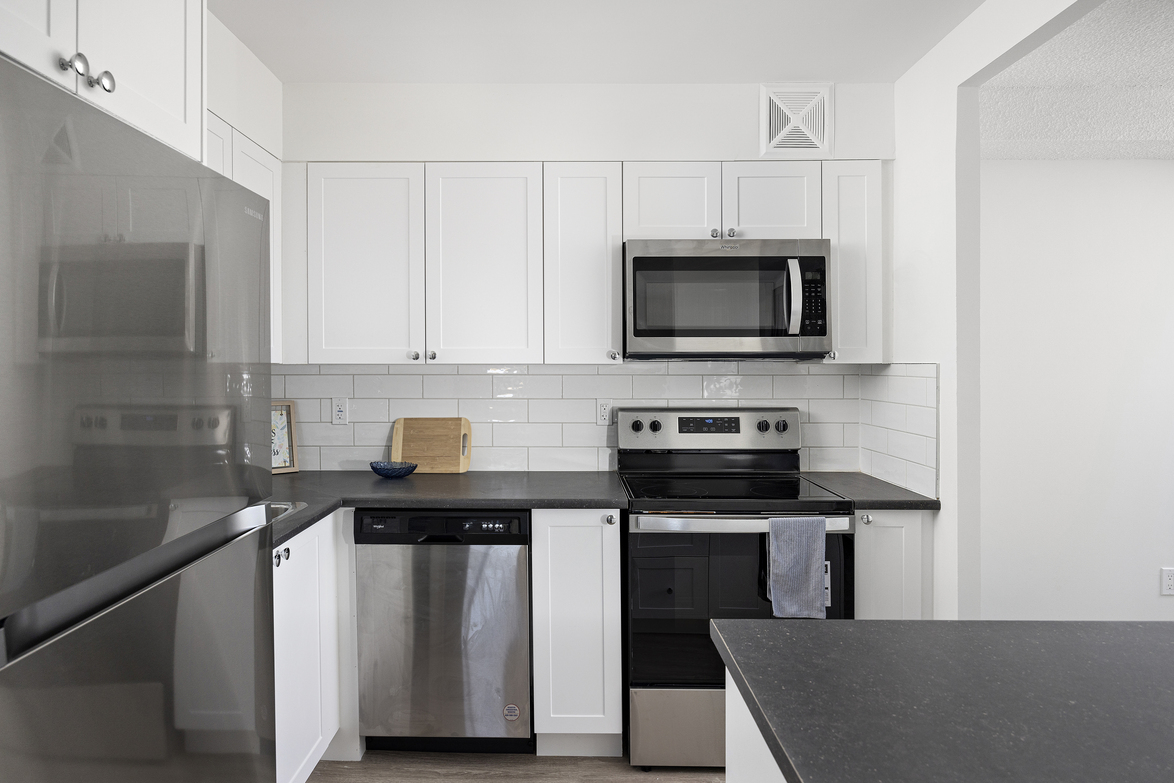 Photo 2 of 292 Oakdale Avenue - 2 Bedroom - 894 sq ft - $1799 rental property