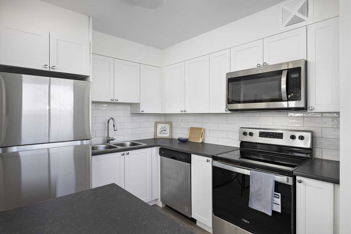 Main photo of rental property: 292 Oakdale Avenue - 2 Bedroom - 894 sq ft - $1799 in St. Catharines, ON
