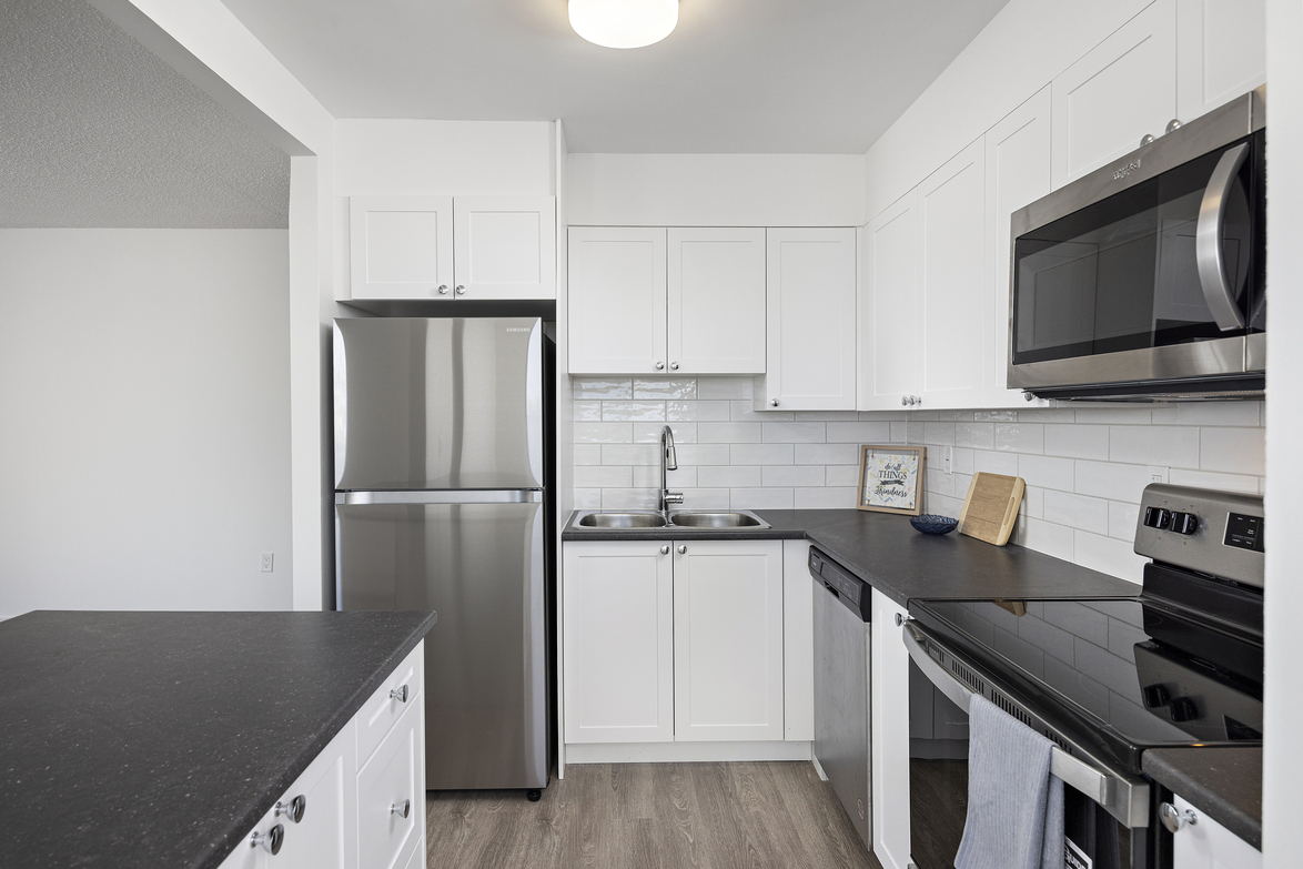Photo 3 of 292 Oakdale Avenue - 2 Bedroom - 894 sq ft - $1799 rental property