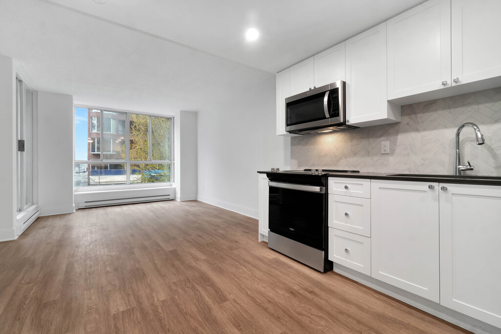 Photo 2 of 1360 Hornby Street - Bachelor - 448 sq ft - $2049 rental property