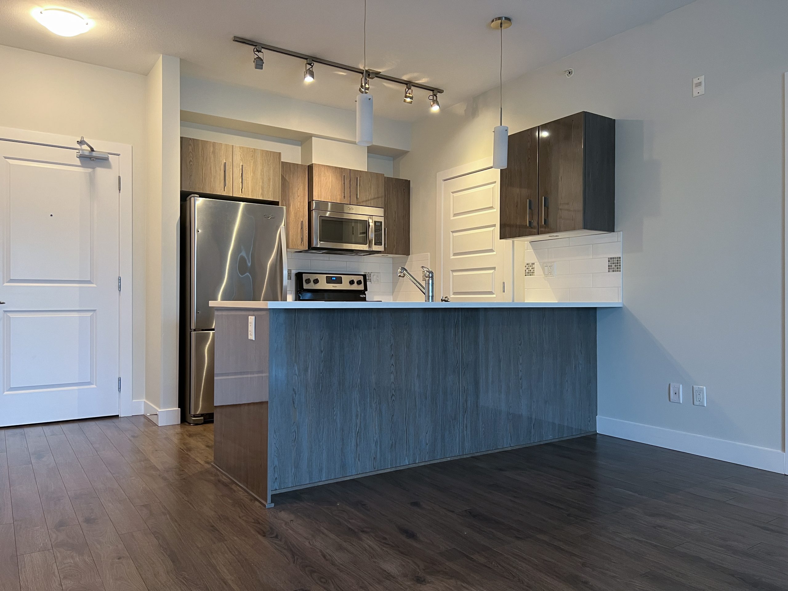Photo 2 of 5477-200th Street - 2 Bedroom - 894 sq ft - $2099 rental property