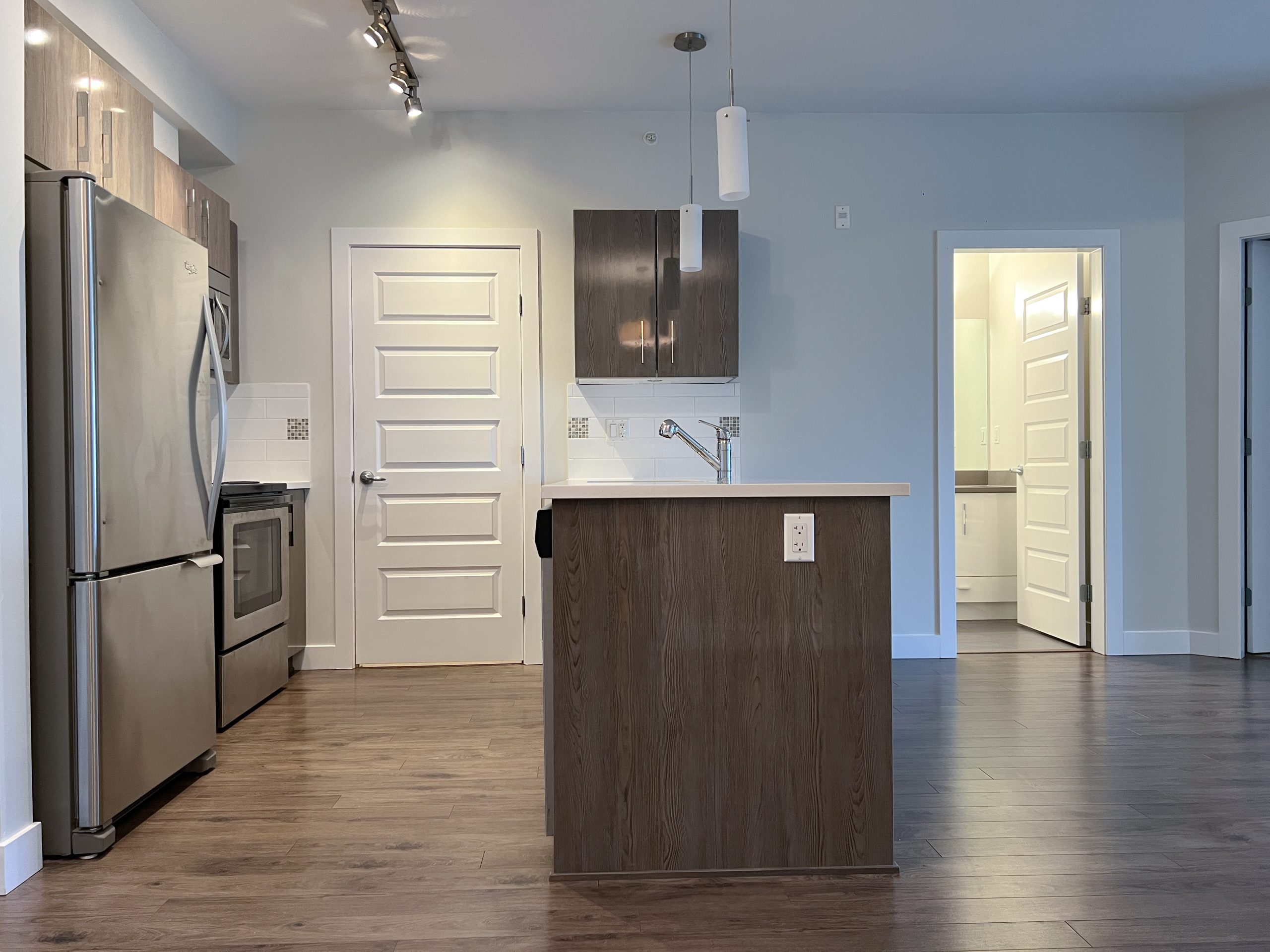 Photo 3 of 5477-200th Street - 2 Bedroom - 894 sq ft - $2099 rental property