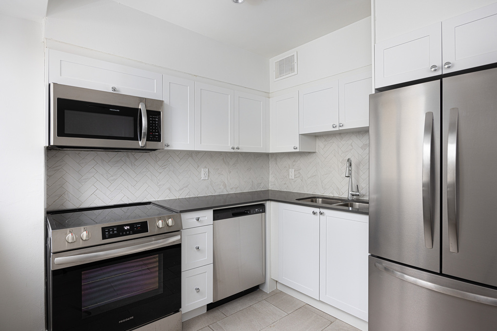 Main photo of rental property: 100 Gloucester St and 105 Isabella St - Bachelor - 447 sq ft - $1697 in Toronto, ON