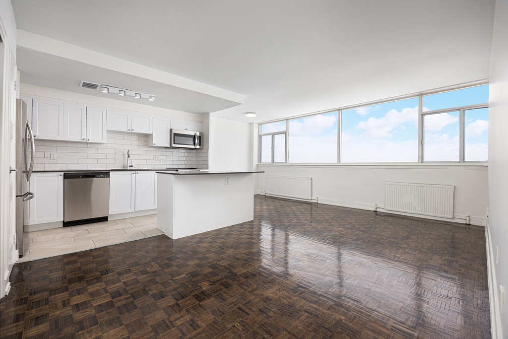 Photo 3 of 100 Gloucester St and 105 Isabella St - 1 Bedroom - 667 sq ft - $2099 rental property